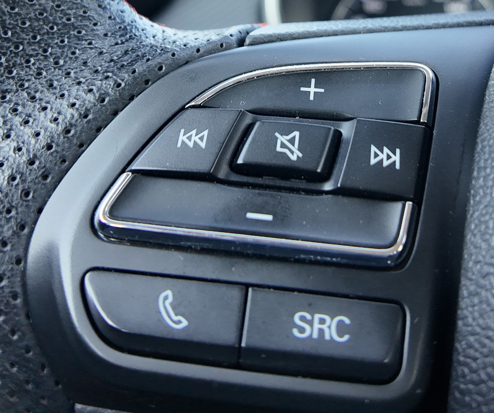 
								2023 MG ZS WHITE – RESERVED full									