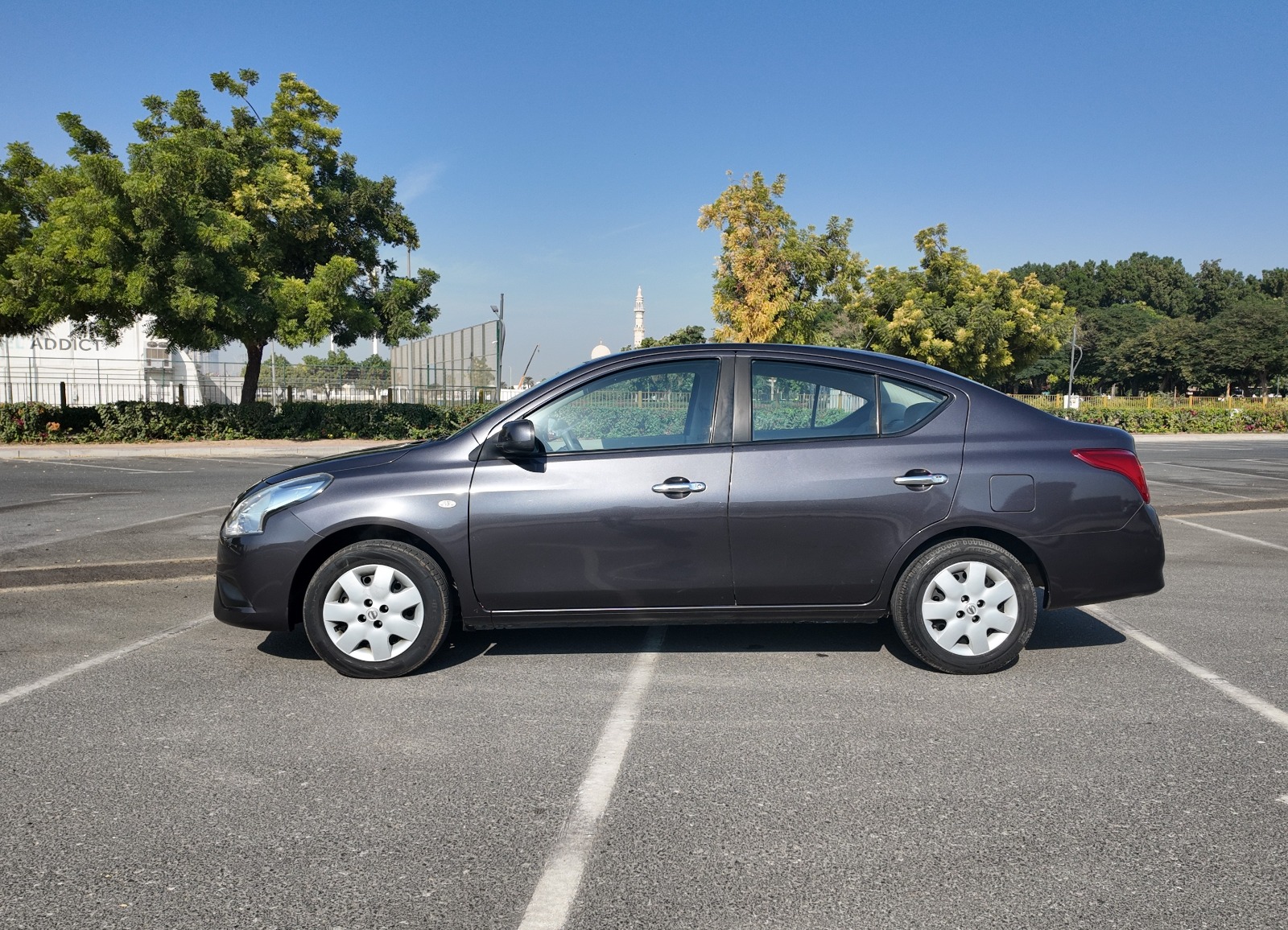 
								2020 NISSAN SUNNY GRAY full									