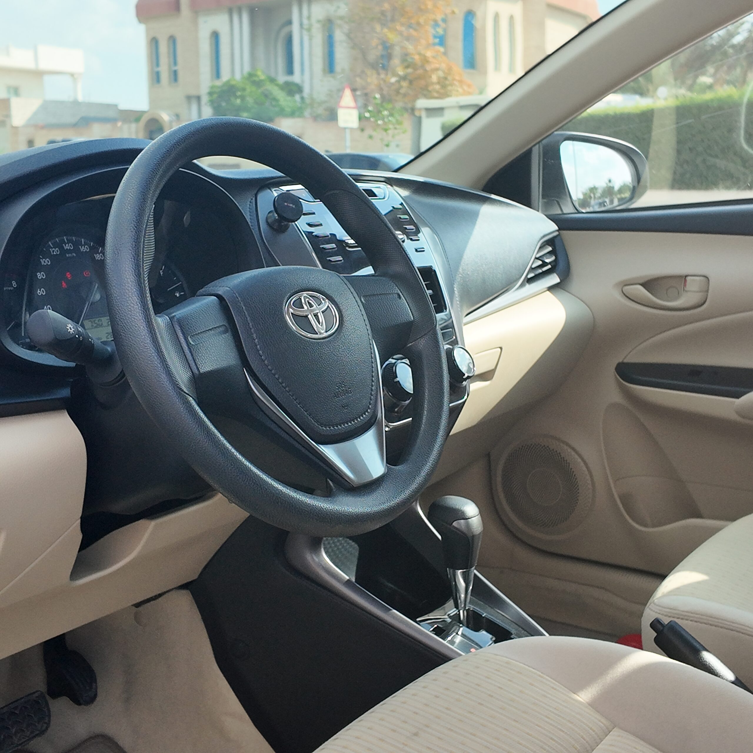 
								2022 Toyota Yaris 1.5L full									