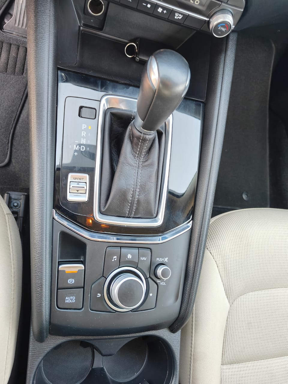 
								2022 Mazda CX-5 (Silver) full									