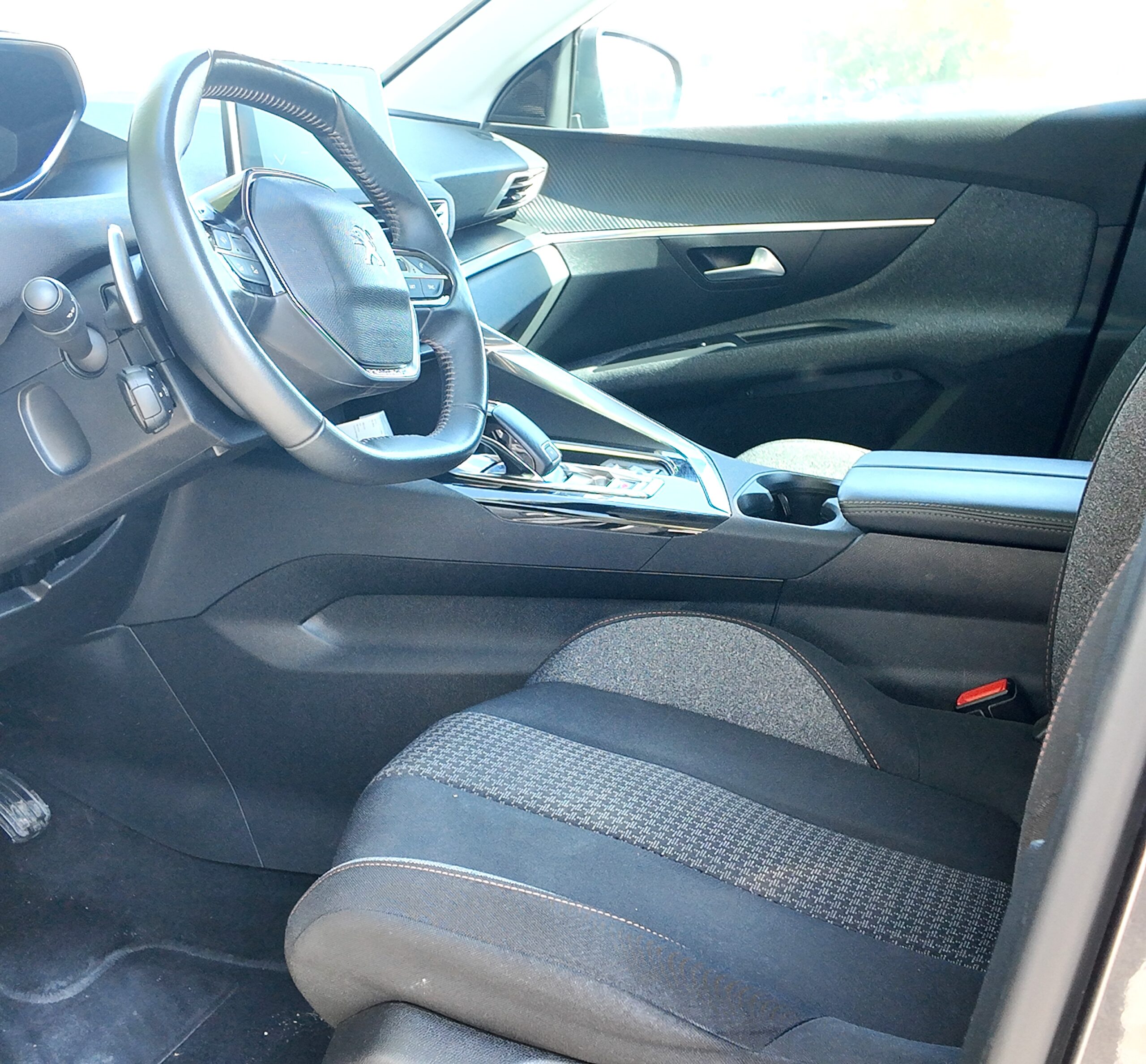 
								Peugeot 3008 1.5L 2023 full									