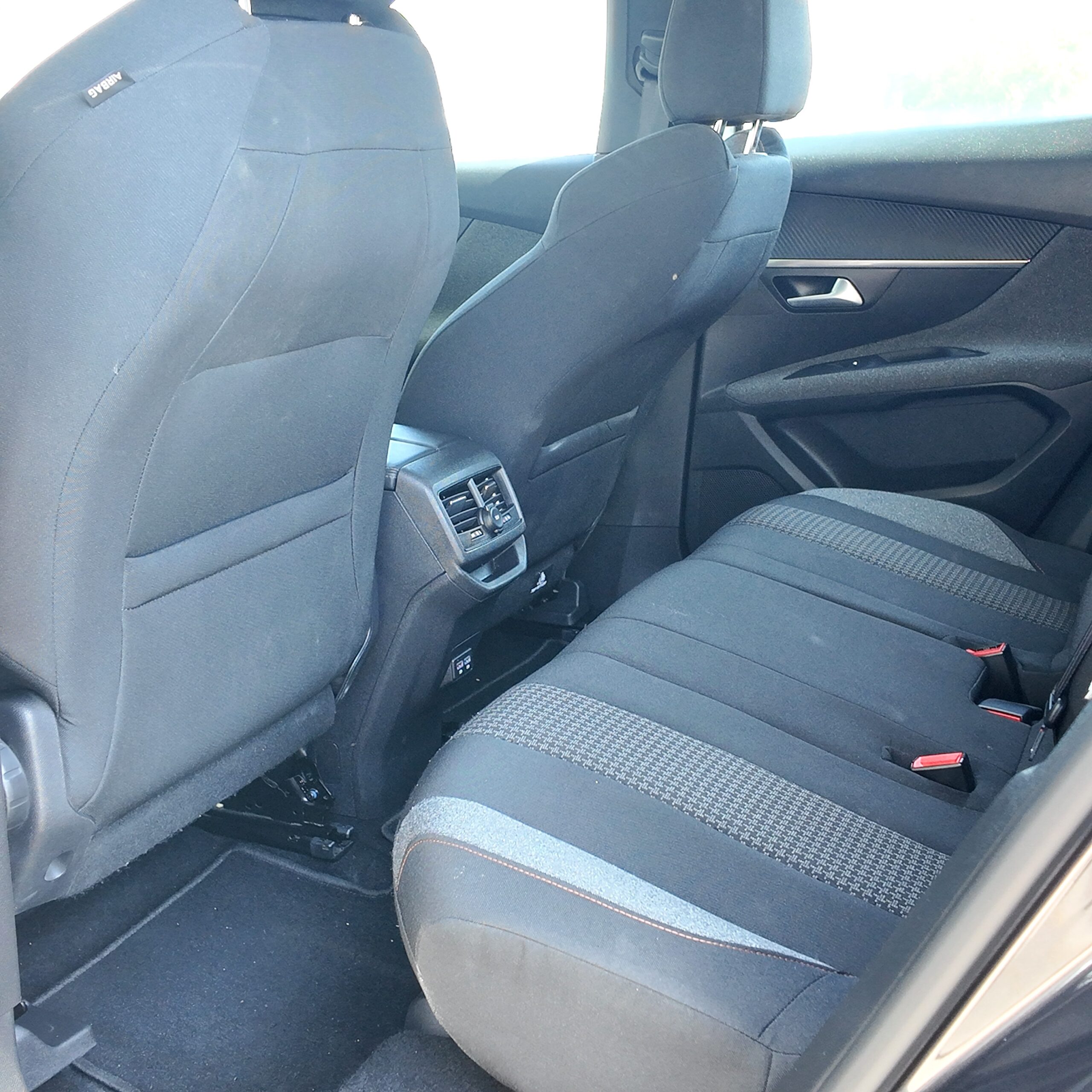 
								Peugeot 3008 1.5L 2023 full									