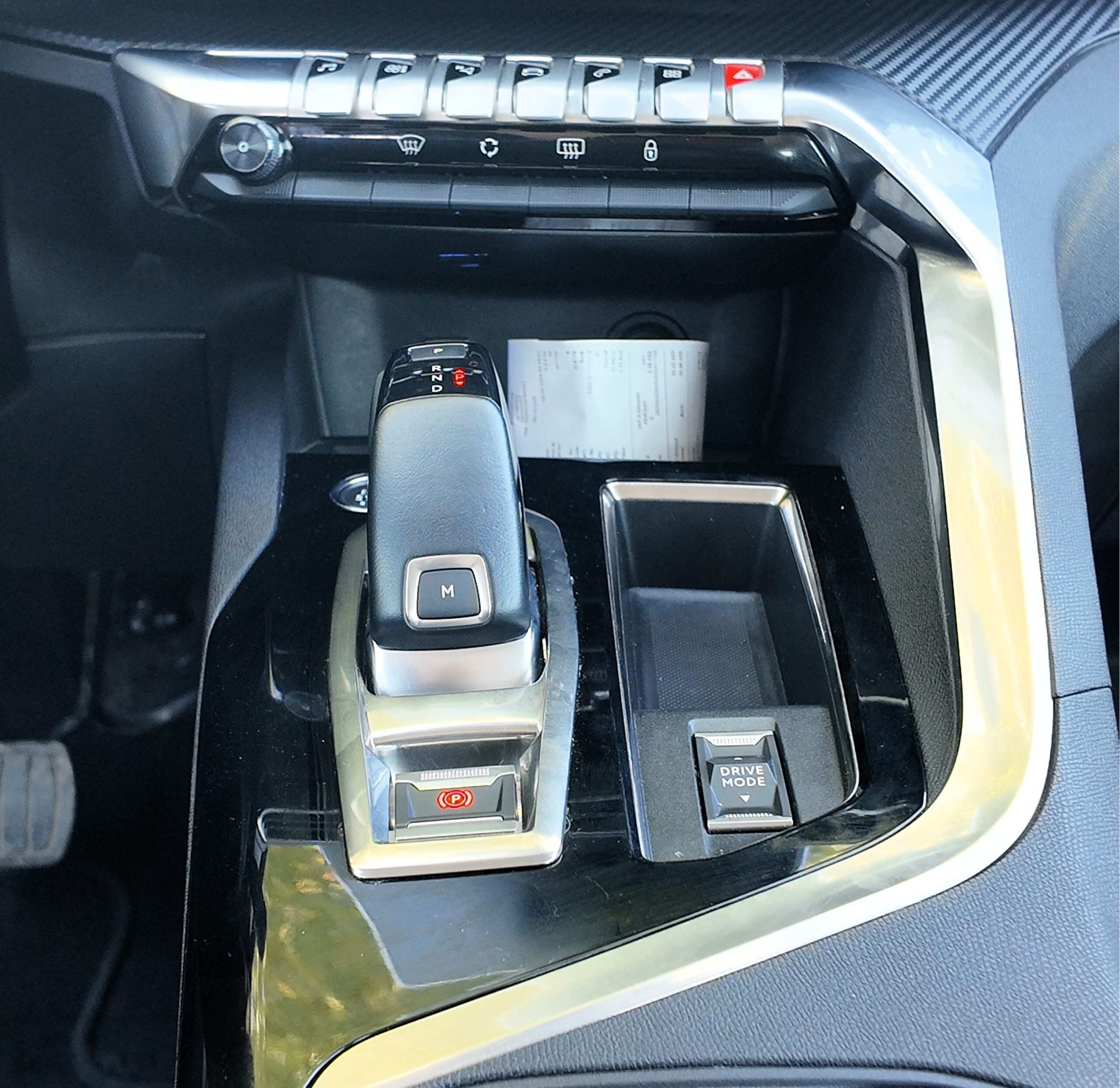 
								Peugeot 3008 1.5L 2023 full									