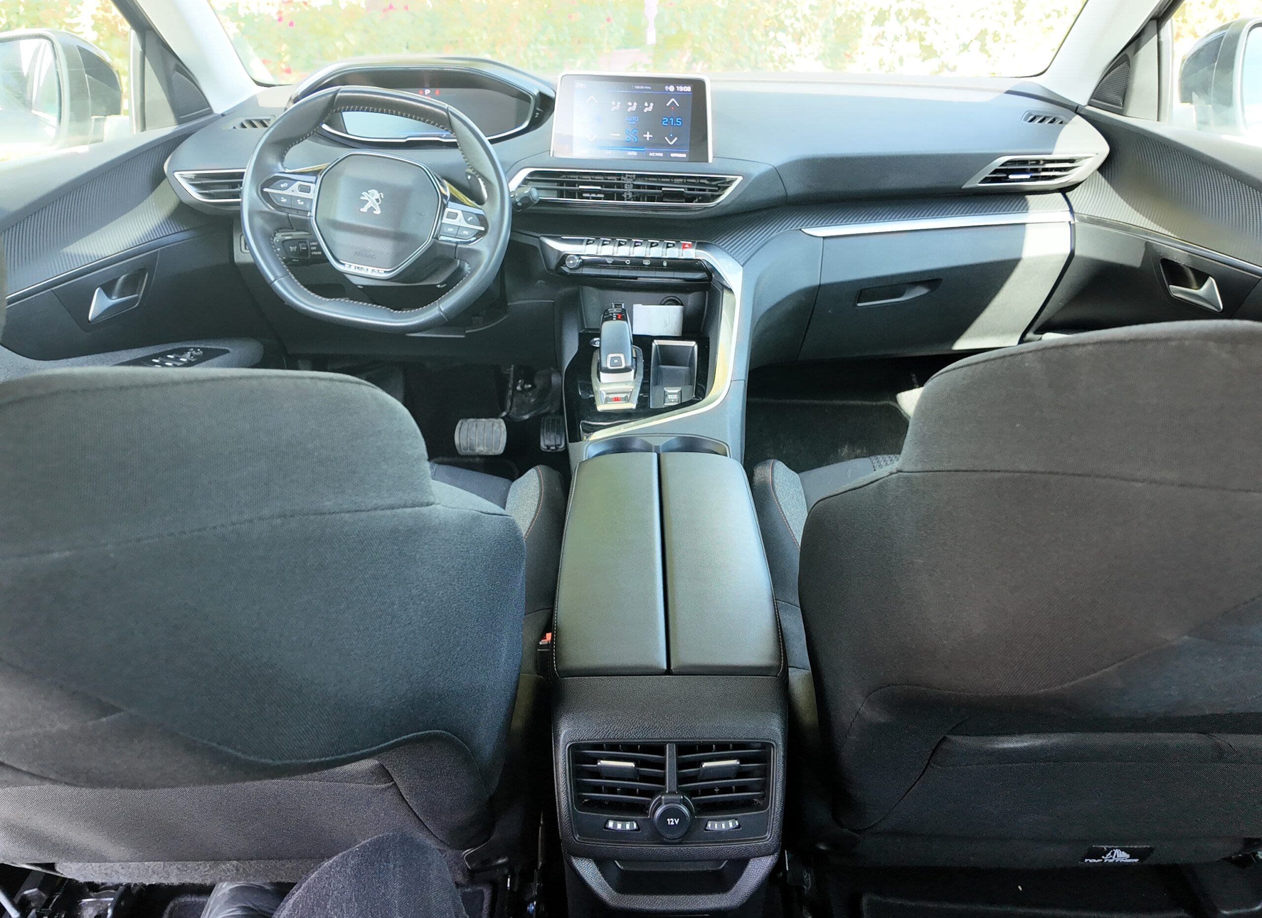 
								Peugeot 3008 1.5L 2023 full									