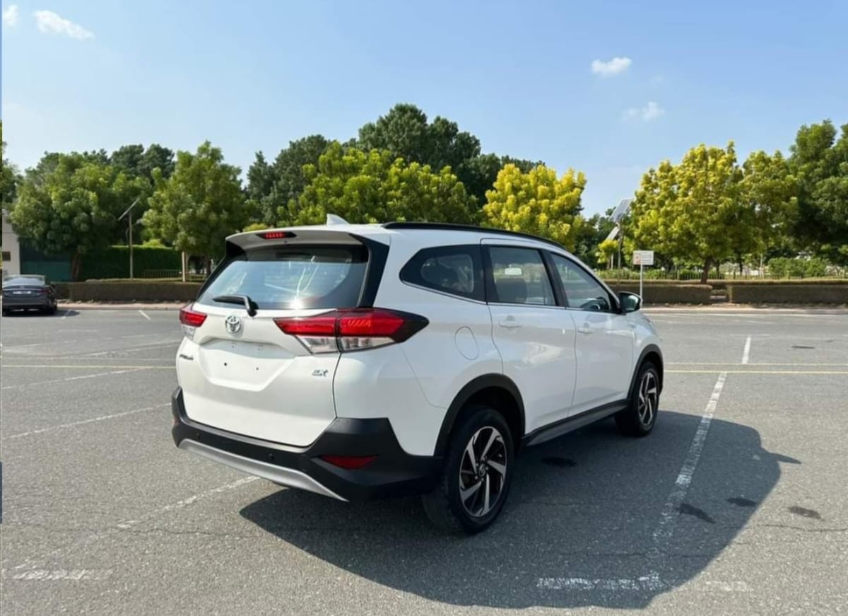 
								Toyota Rush 2021 1.5L EX full									