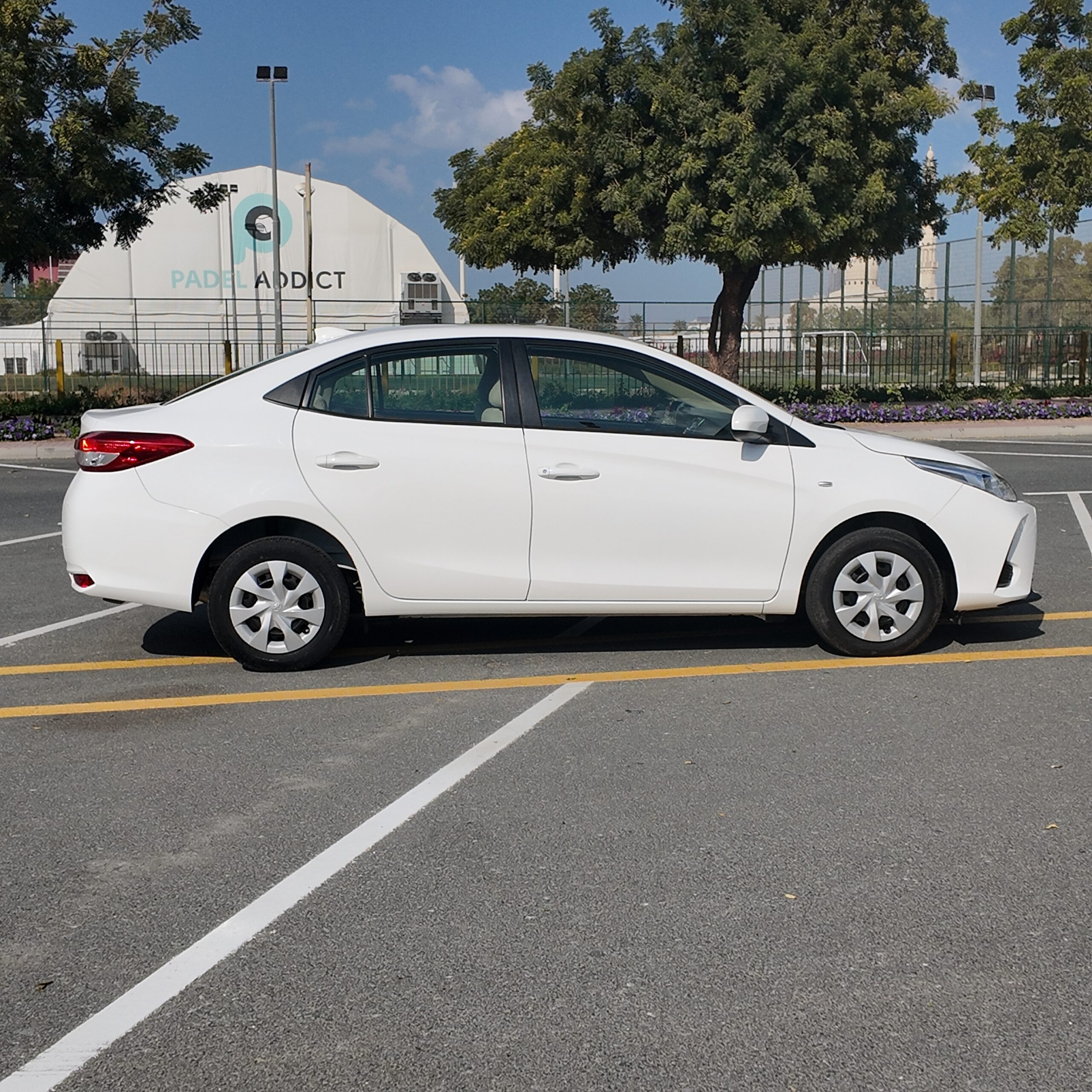 
								Toyota Yaris 2021 White 1.5l full									