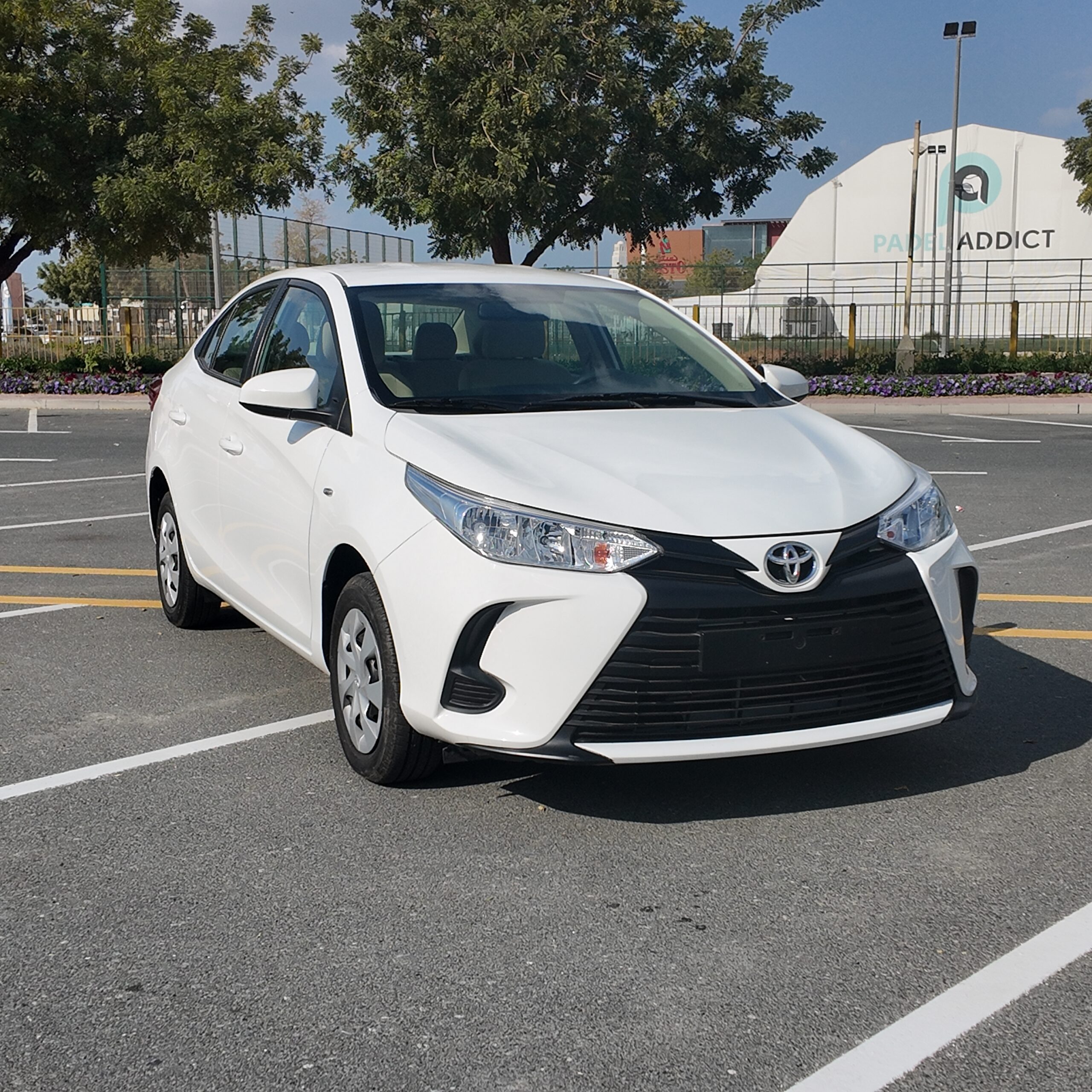 
								Toyota Yaris 2021 White 1.5l full									