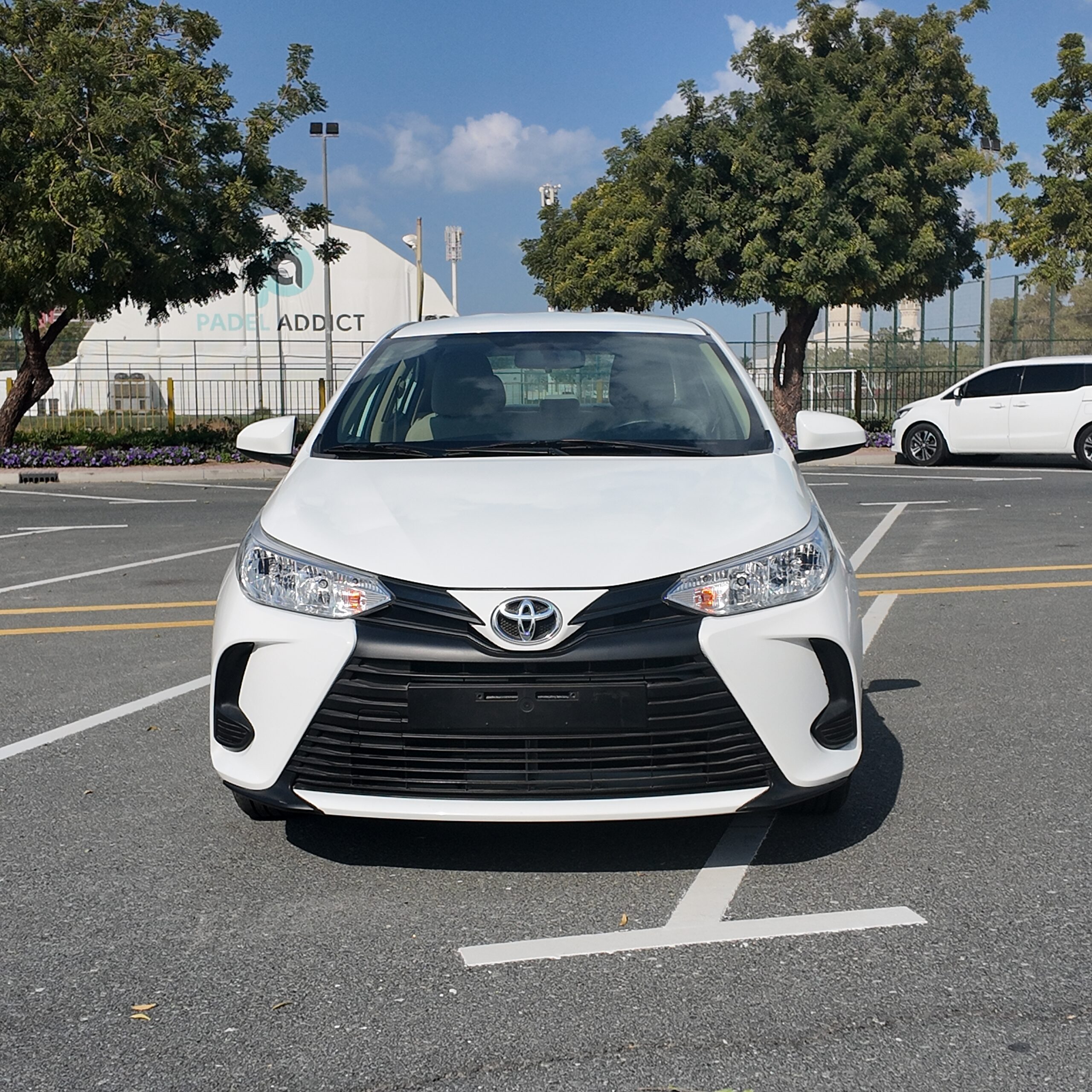
								Toyota Yaris 2021 White 1.5l full									