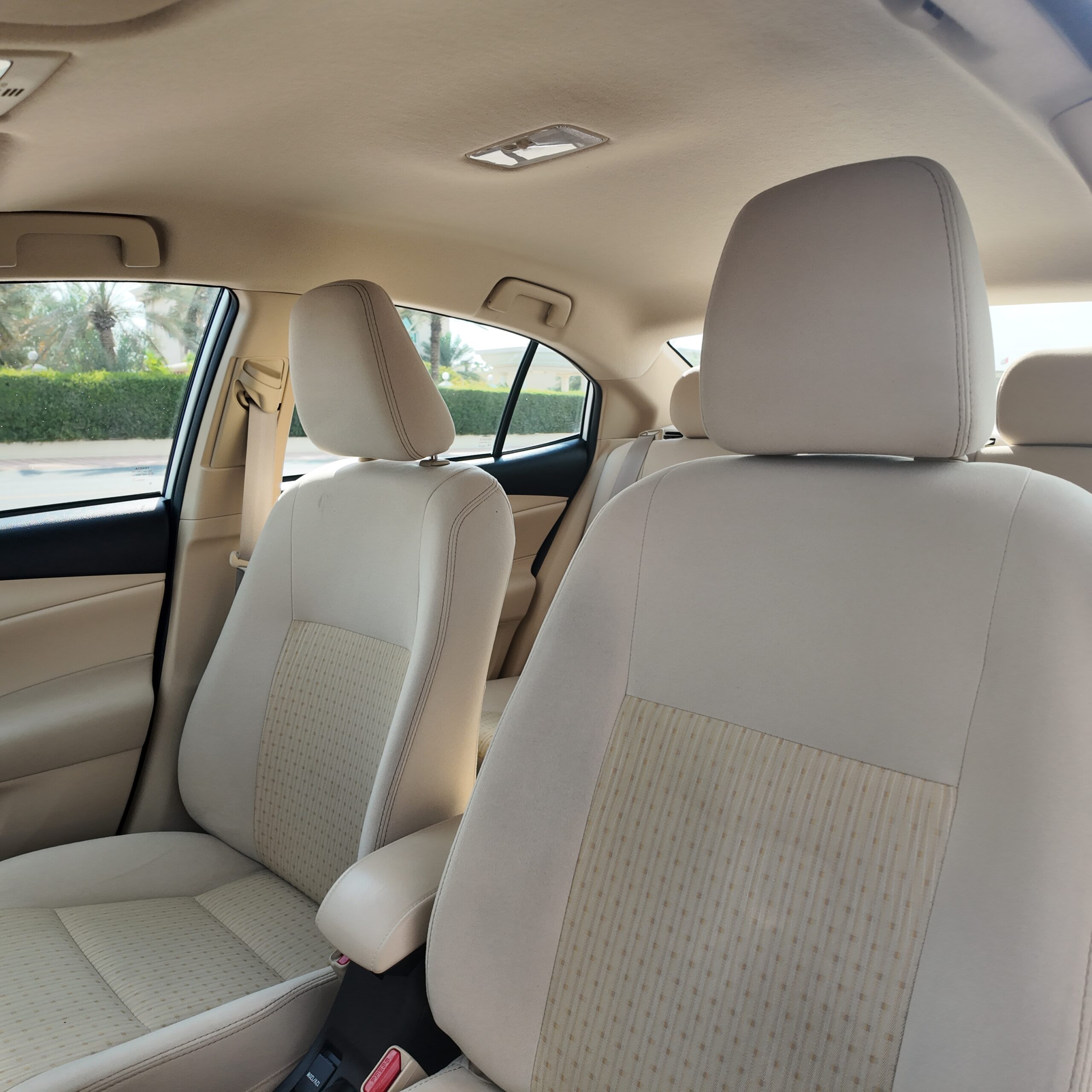 
								Toyota Yaris 2021 White 1.5l full									