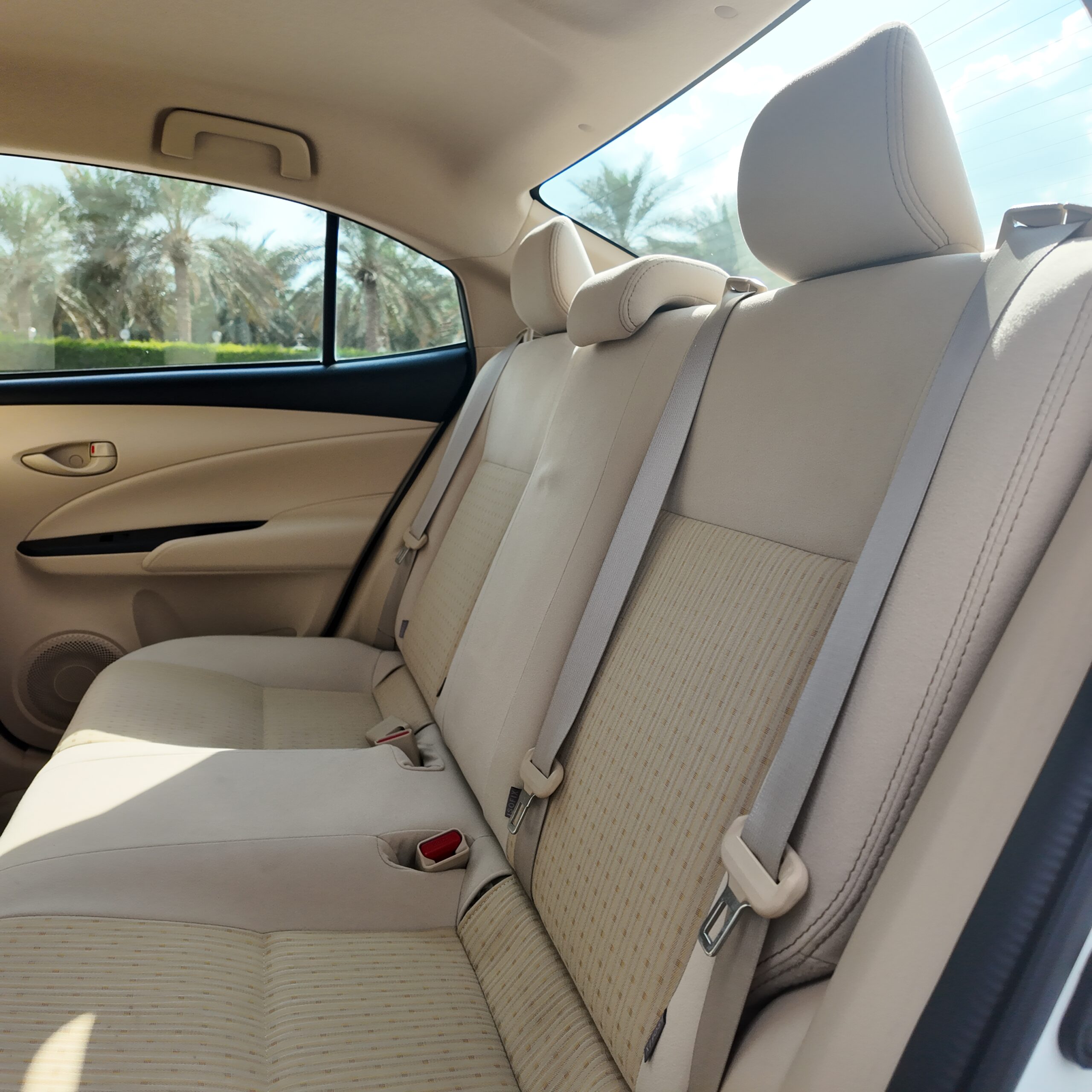 
								Toyota Yaris 2021 White 1.5l full									