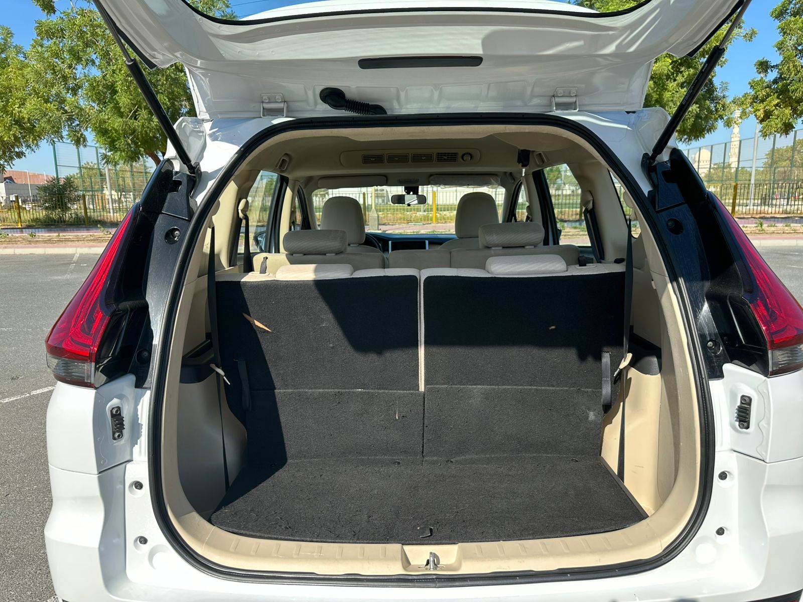 
								Mitsubishi Xpander 2022 full									