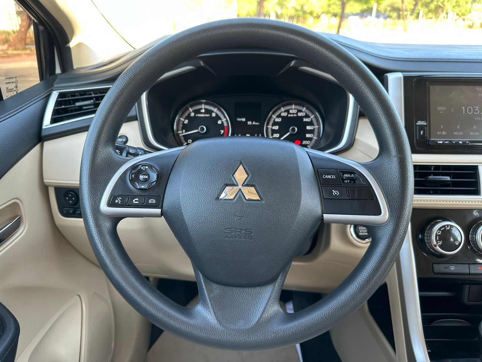 
								Mitsubishi Xpander 2022 full									