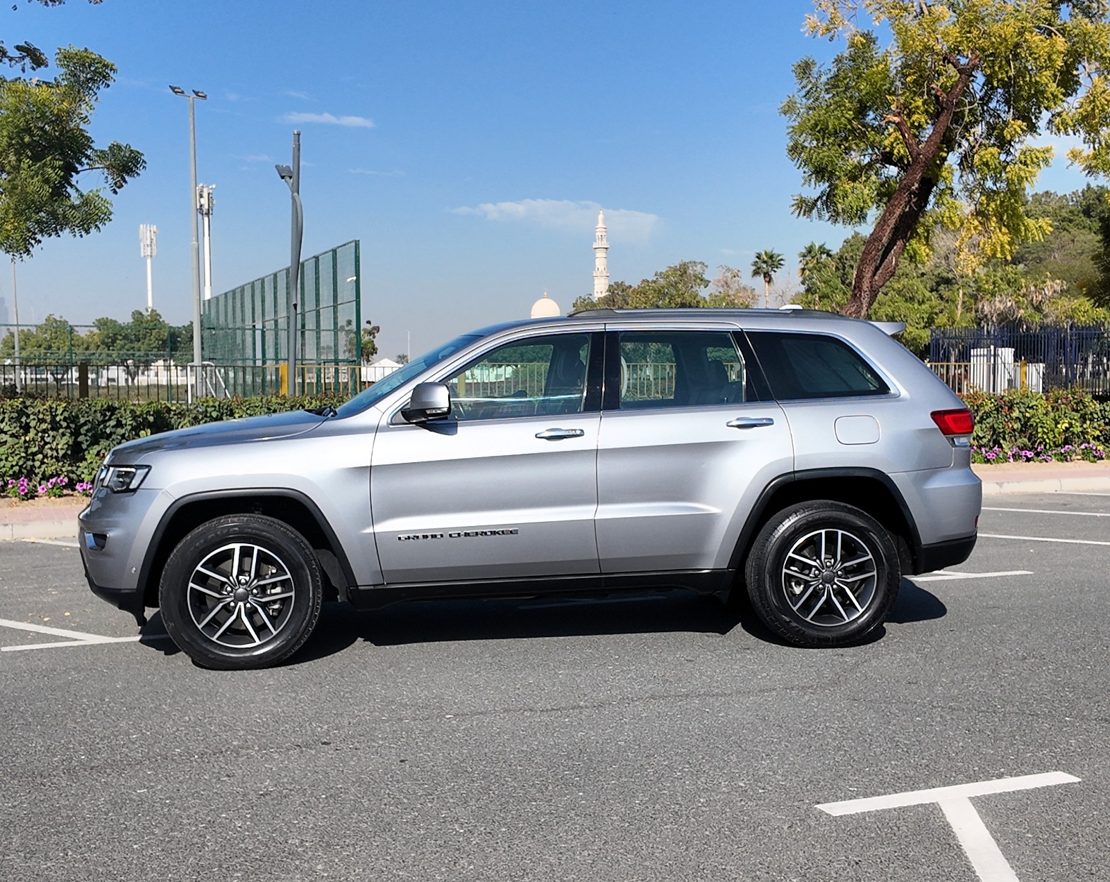 
								Jeep Grand Cherokee Limited 4/4 full									