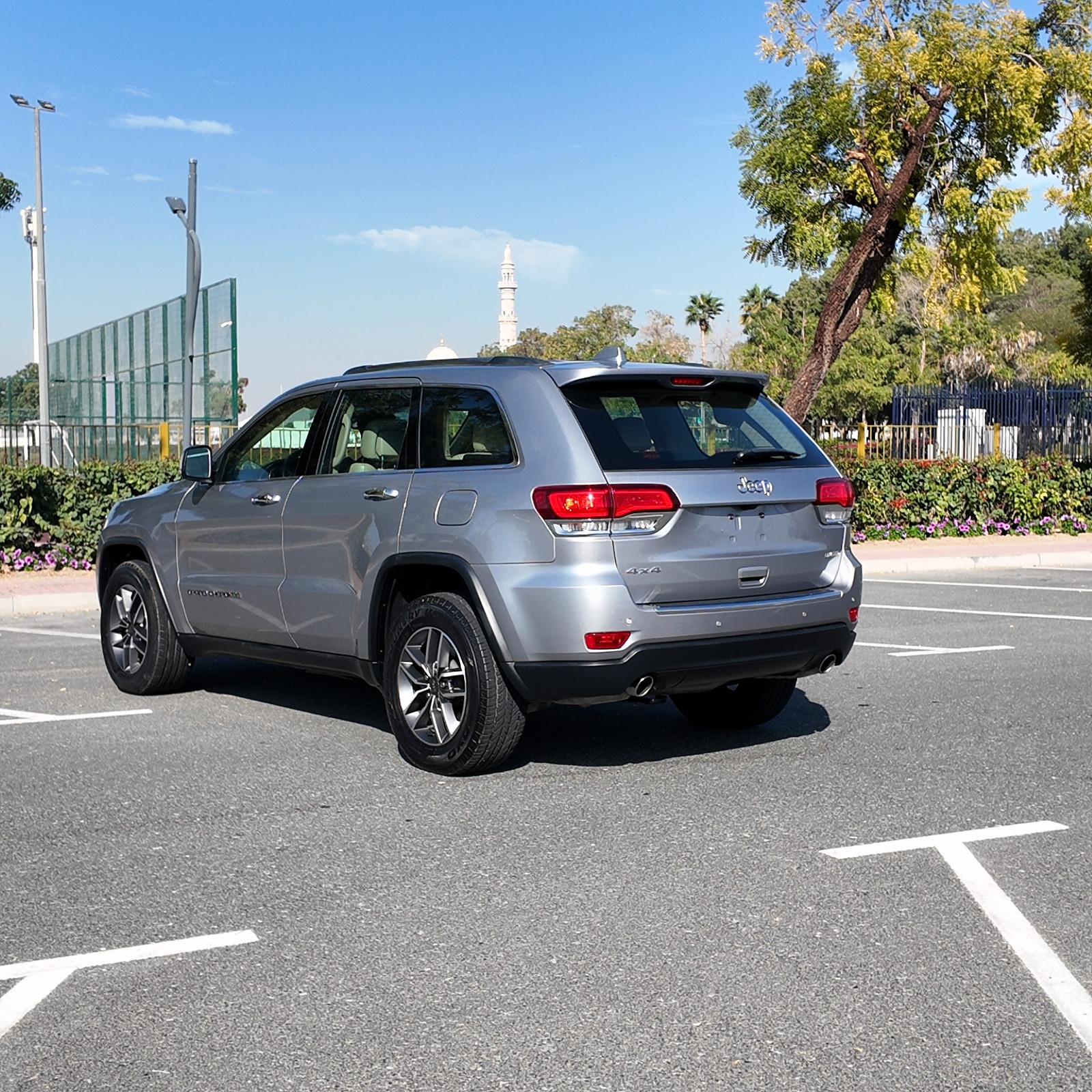 
								Jeep Grand Cherokee Limited 4/4 full									