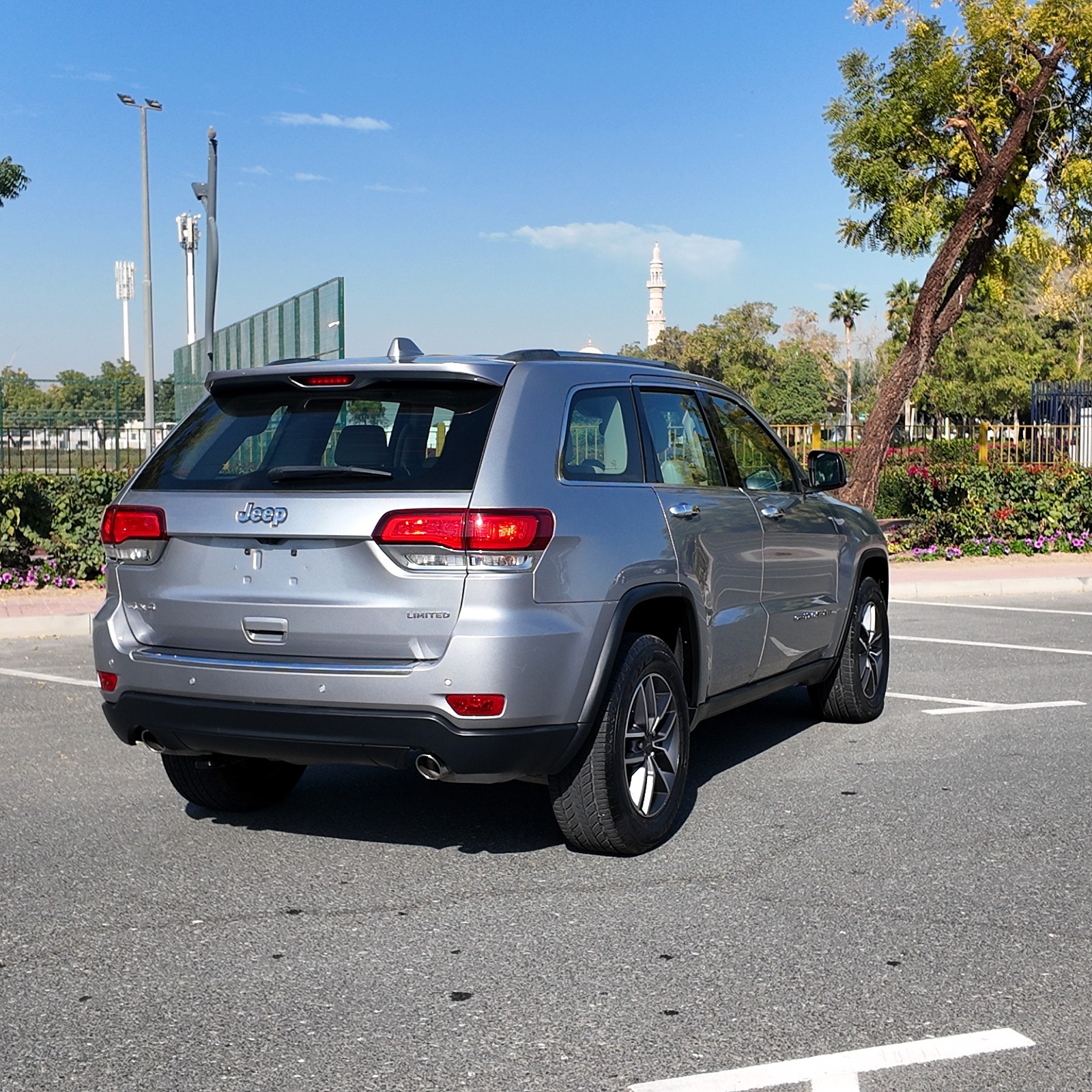 
								Jeep Grand Cherokee Limited 4/4 full									