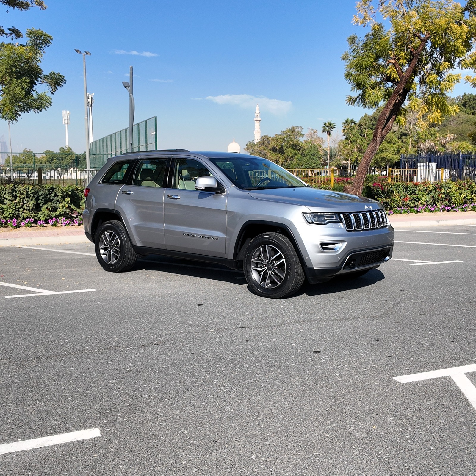 
								Jeep Grand Cherokee Limited 4/4 full									