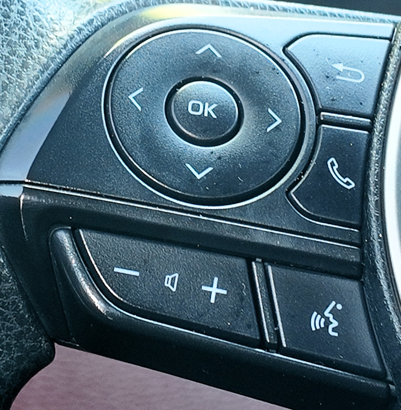 
								TOYOTA COROLLA CROSS HYBRID 2022 full									