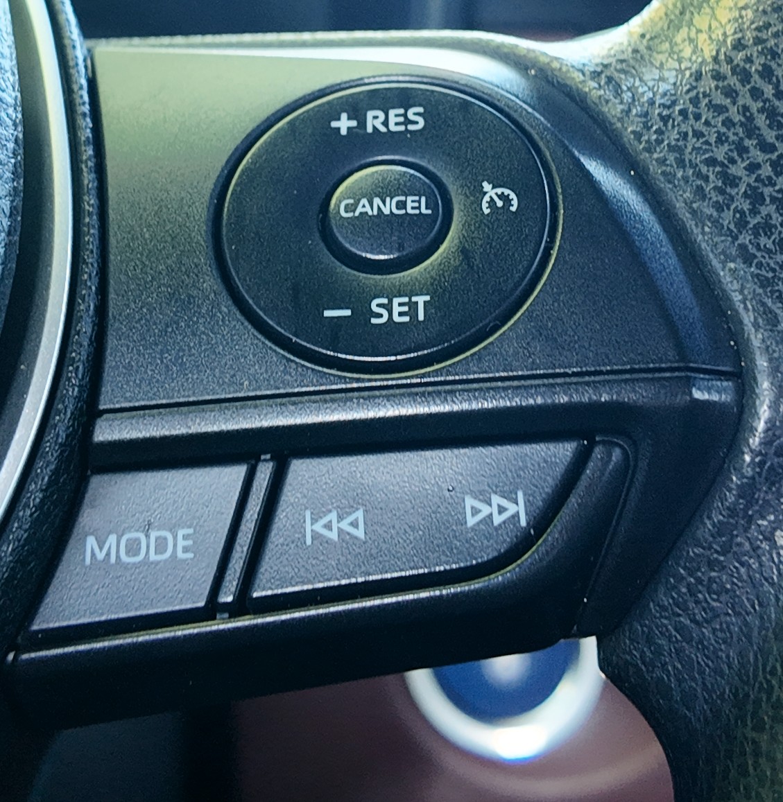 
								TOYOTA COROLLA CROSS HYBRID 2022 full									