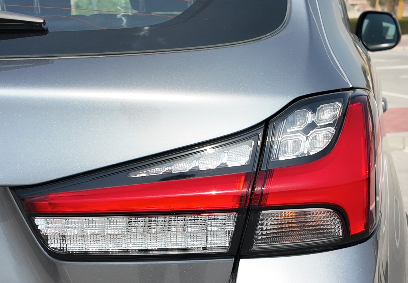 
								Mitsubishi ASX 2.0 L| full									