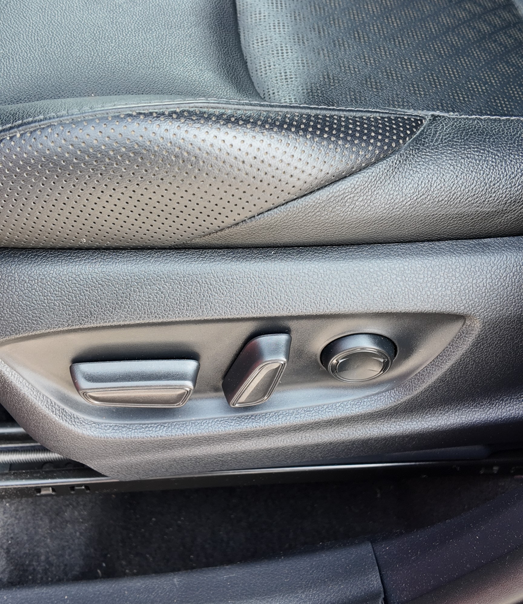 
								2021 | Toyota CH-R HYBRID | RED/BLACK | Service History full									