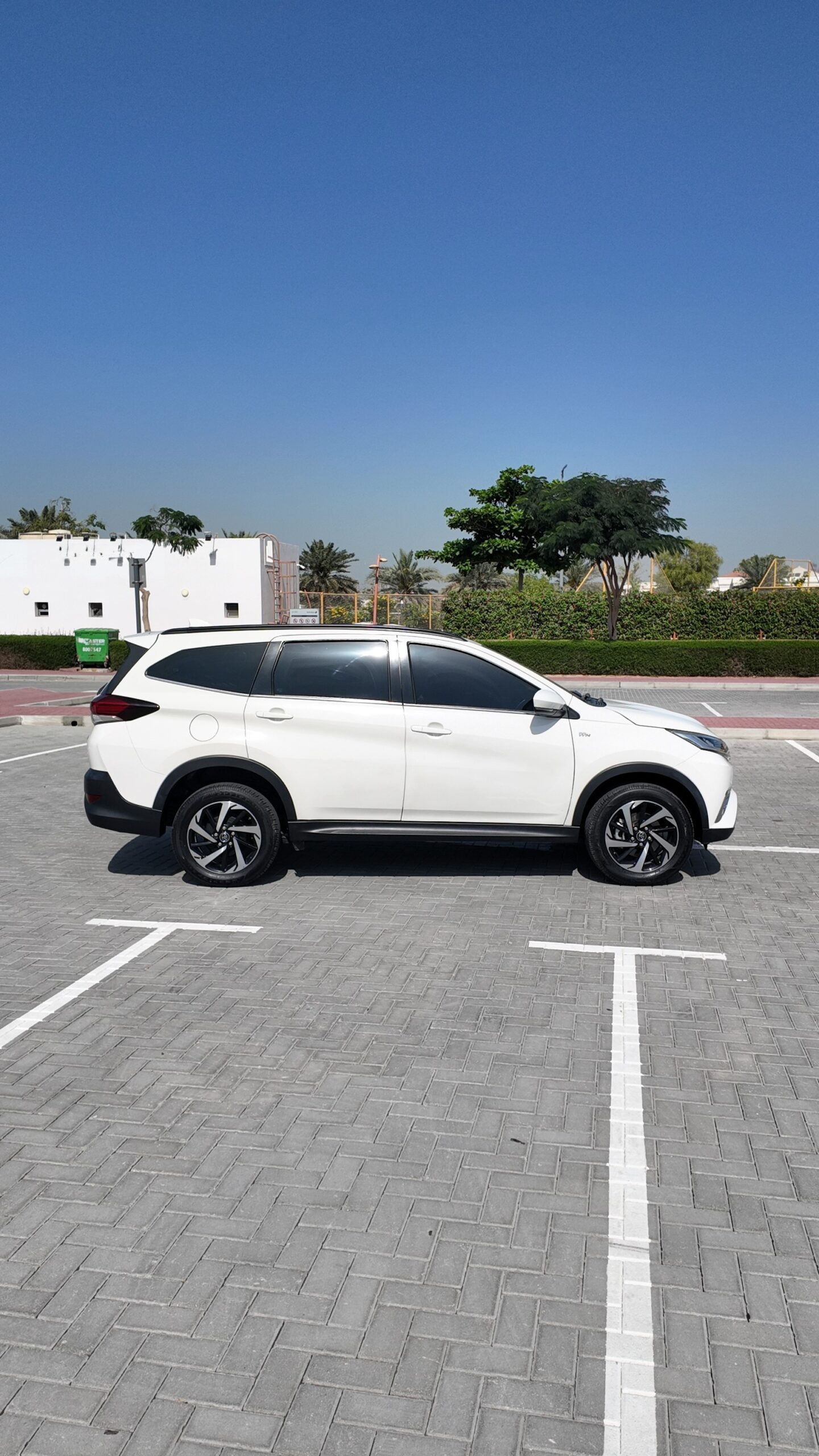 
								2021 Toyota Rush 1.5l Economy Car full									