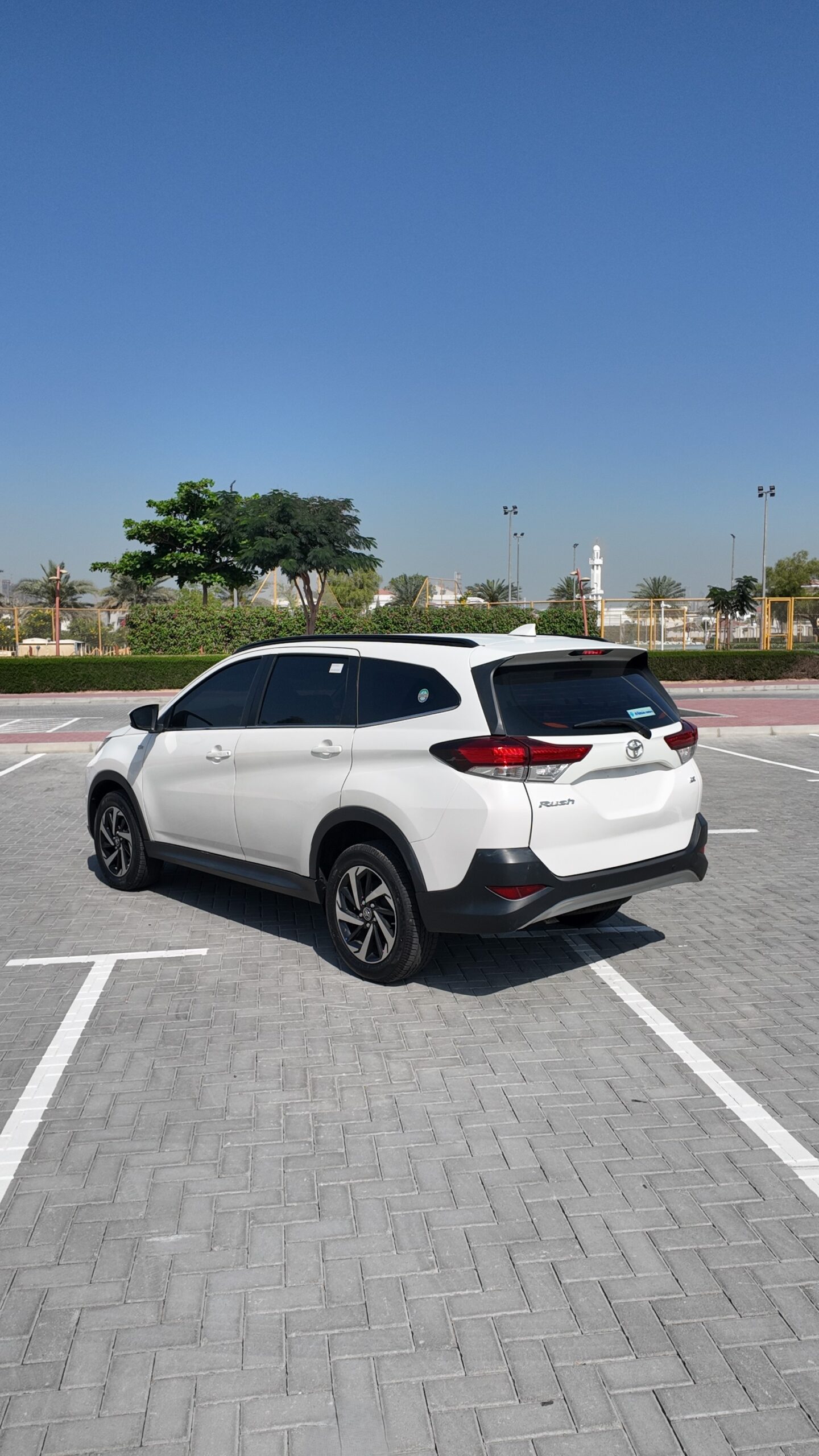 
								2021 Toyota Rush 1.5l Economy Car full									