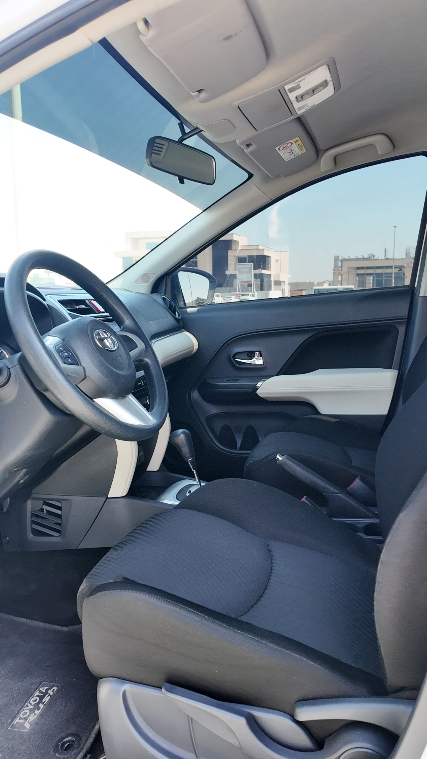 
								2021 Toyota Rush 1.5l Economy Car full									