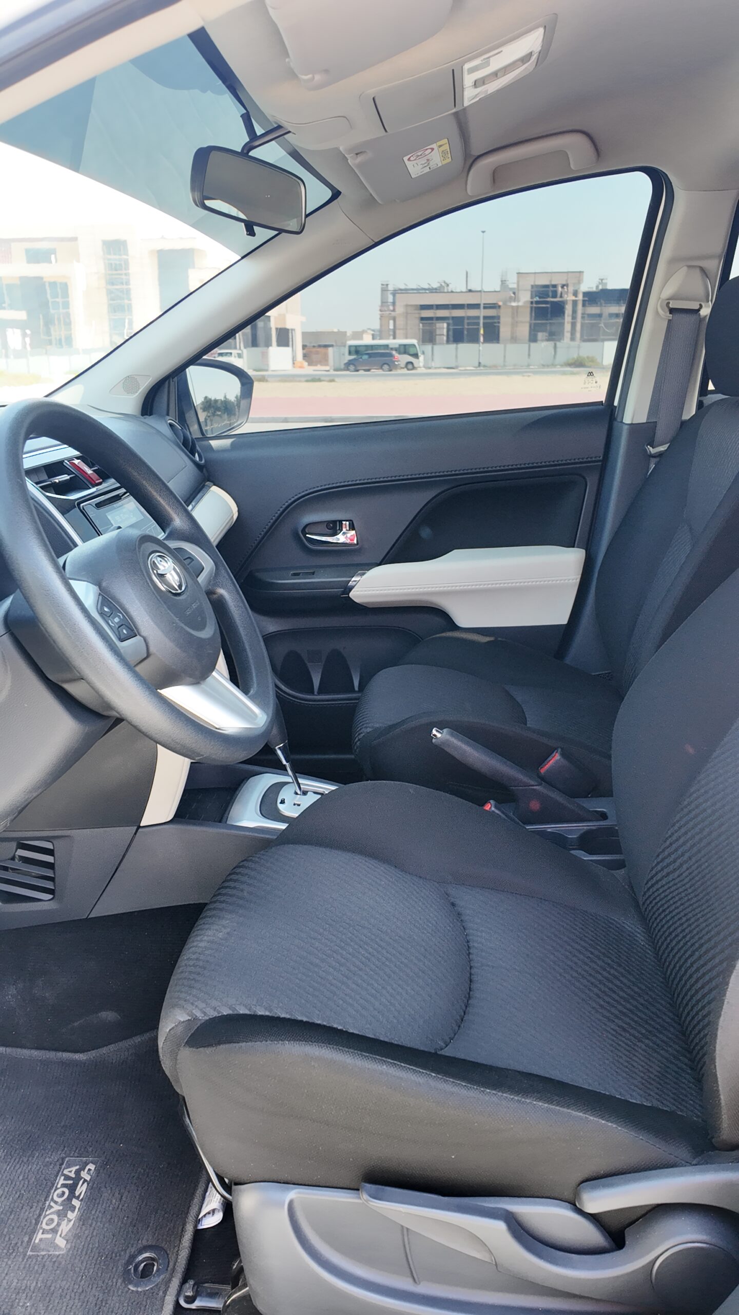 
								2021 Toyota Rush 1.5l Economy Car full									