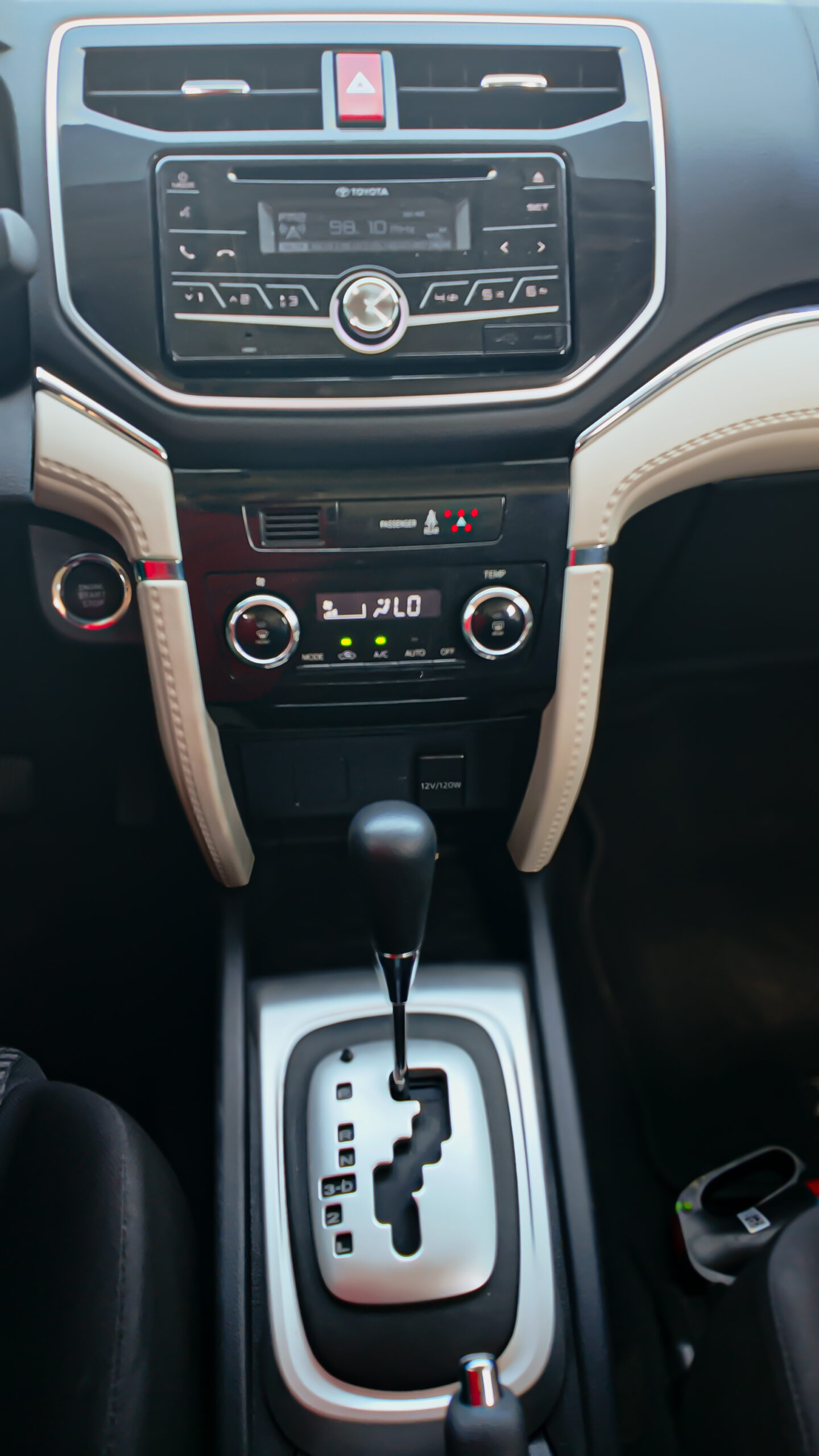 
								2021 Toyota Rush 1.5l Economy Car full									