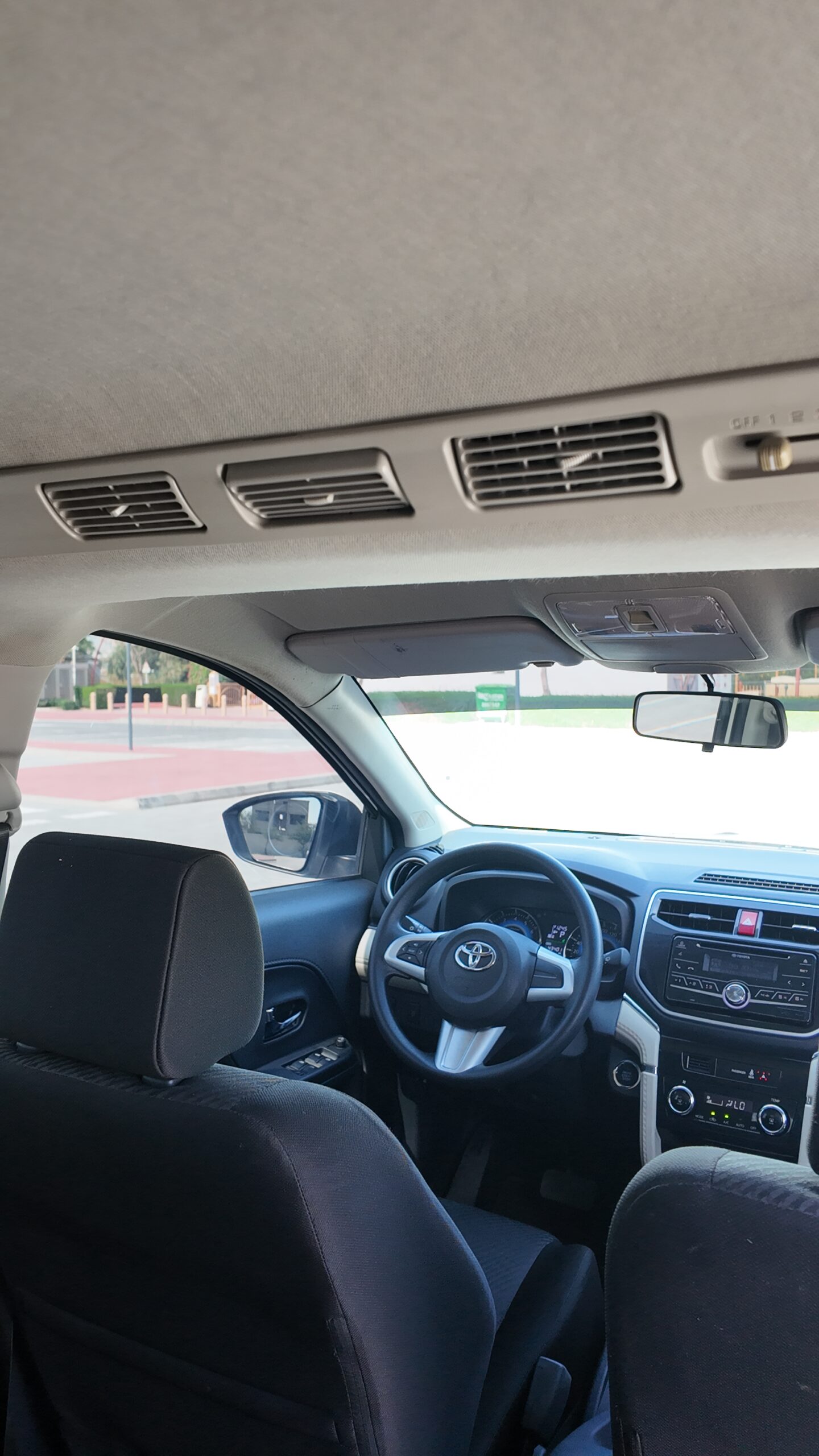 
								2021 Toyota Rush 1.5l Economy Car full									