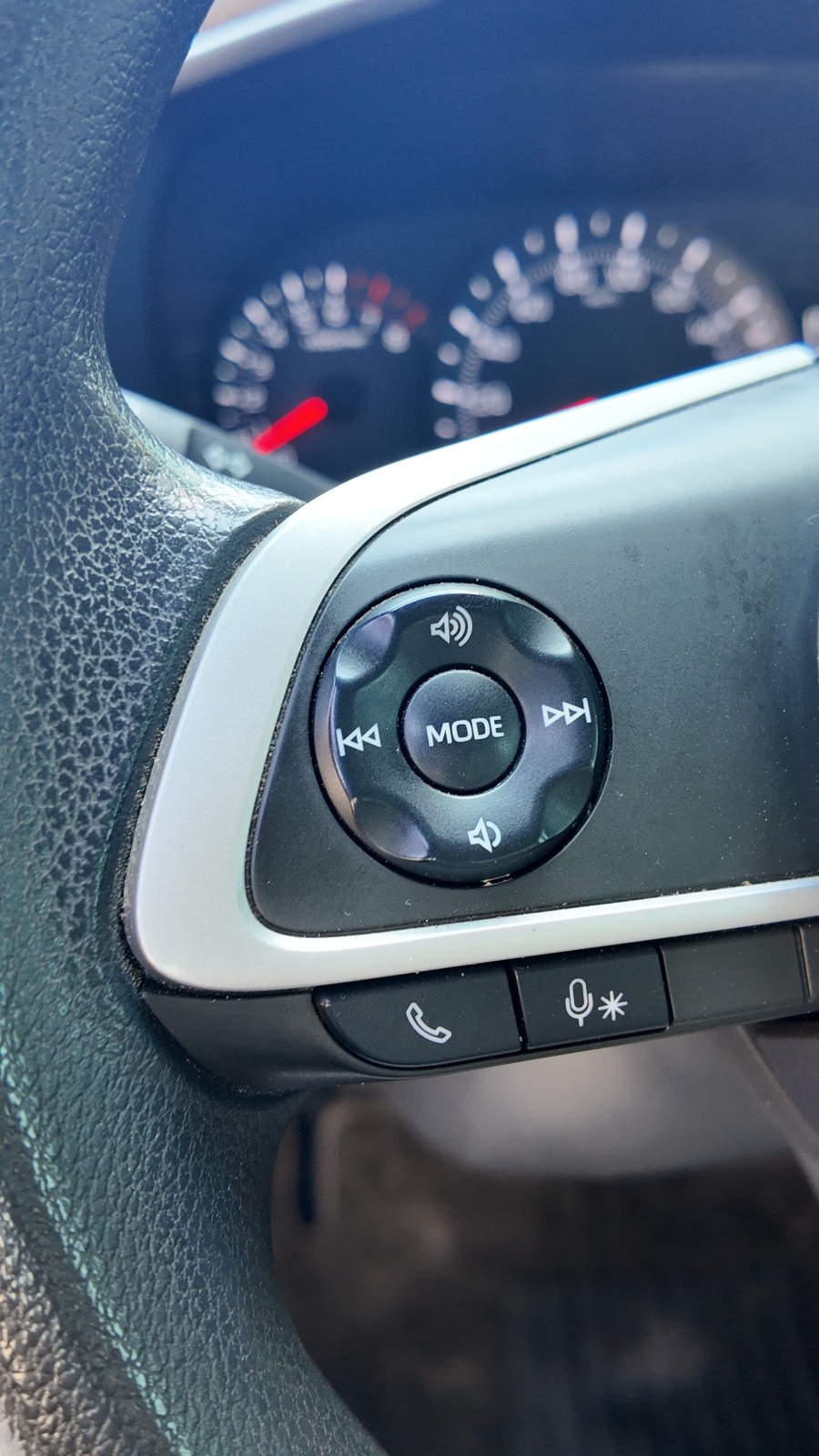 
								2023 Toyota Yaris full									