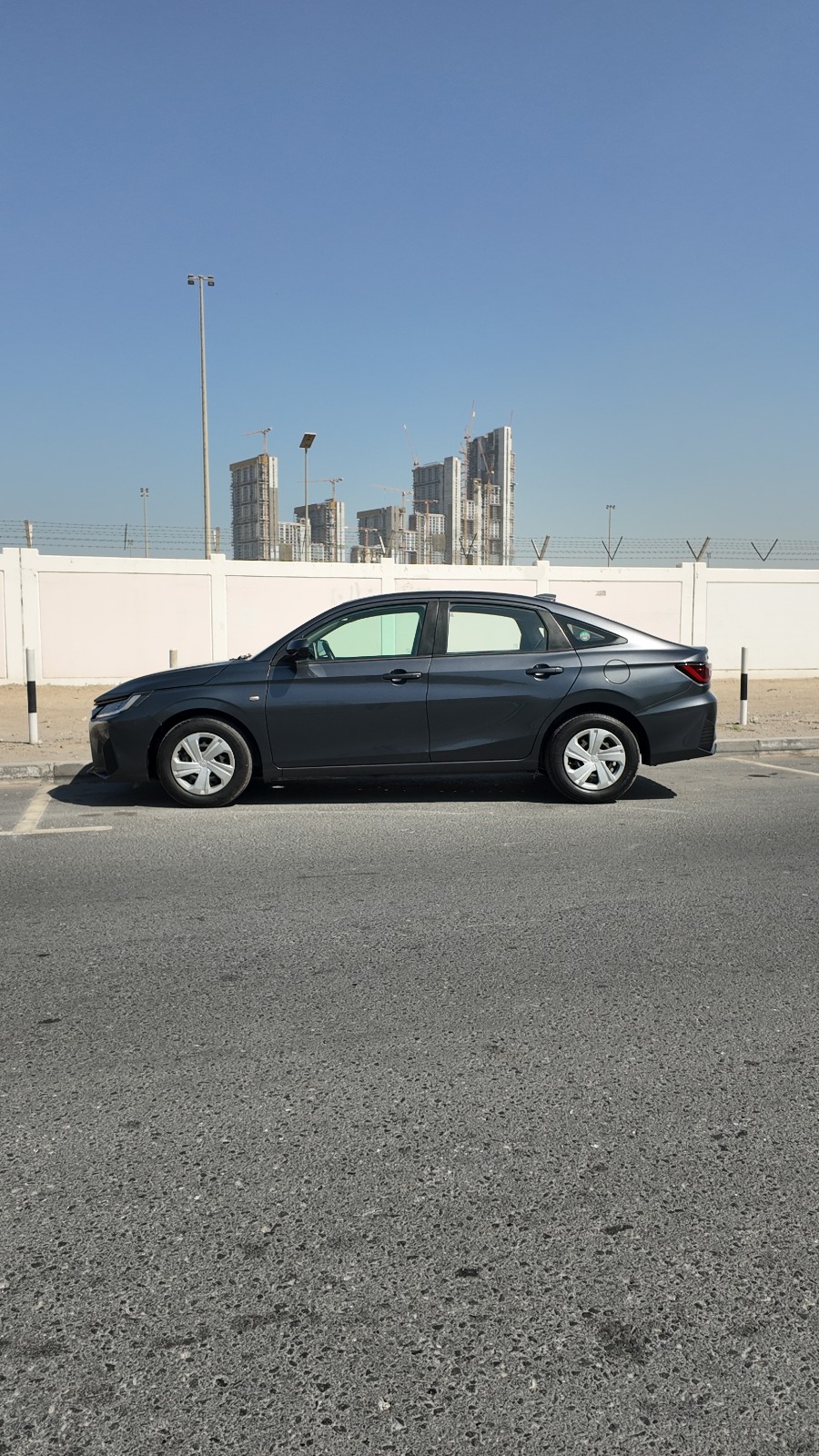 
								2023 Toyota Yaris full									