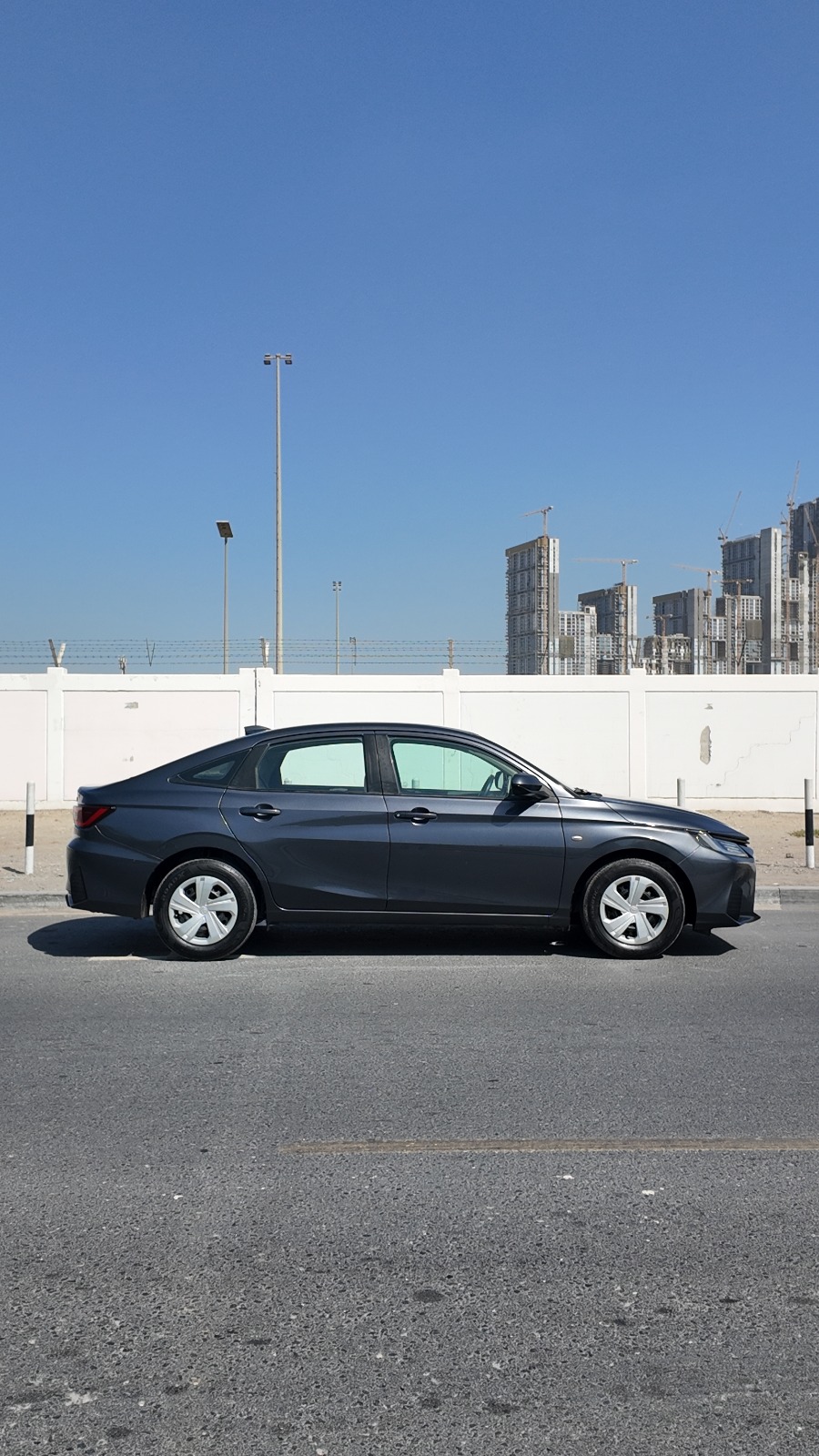 
								2023 Toyota Yaris full									