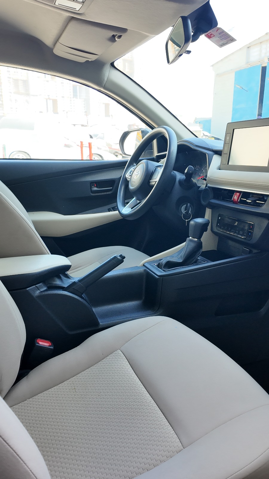 
								2023 Toyota Yaris full									