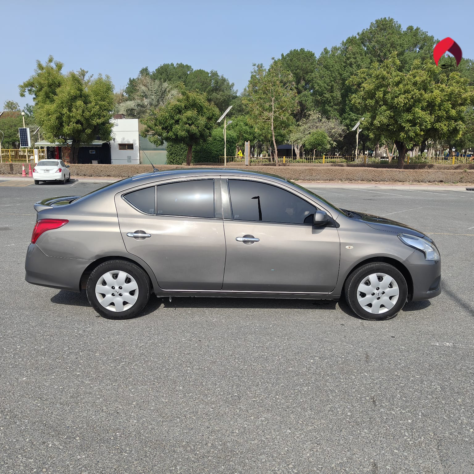 
								2022 Nissan Sunny 1.5l Brown full									