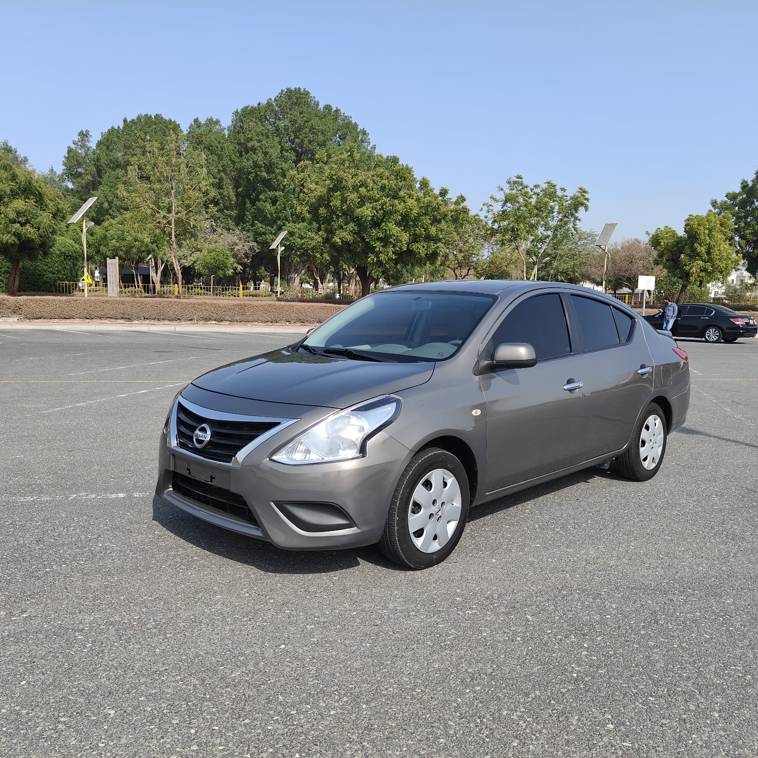 
								2022 Nissan Sunny 1.5l Brown full									