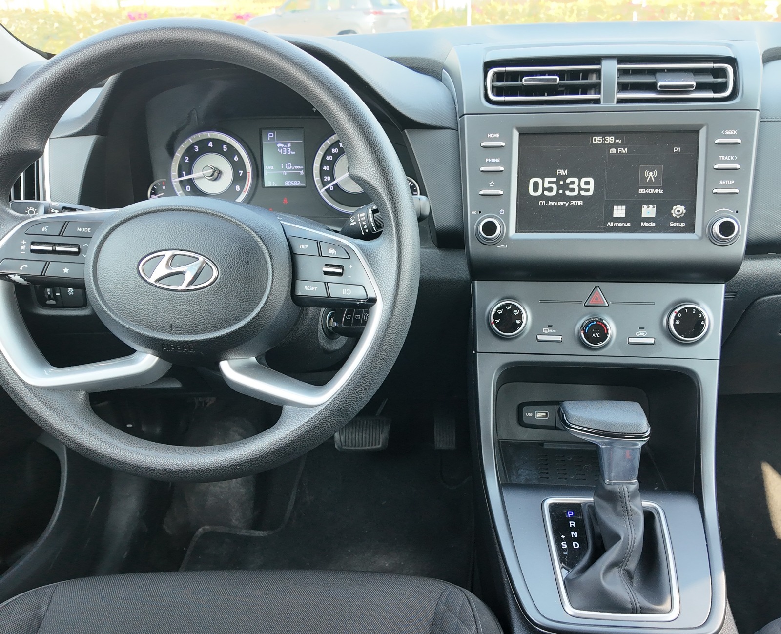 
								2023 Hyundai Creta 1.5l Smart Dual Tone full									