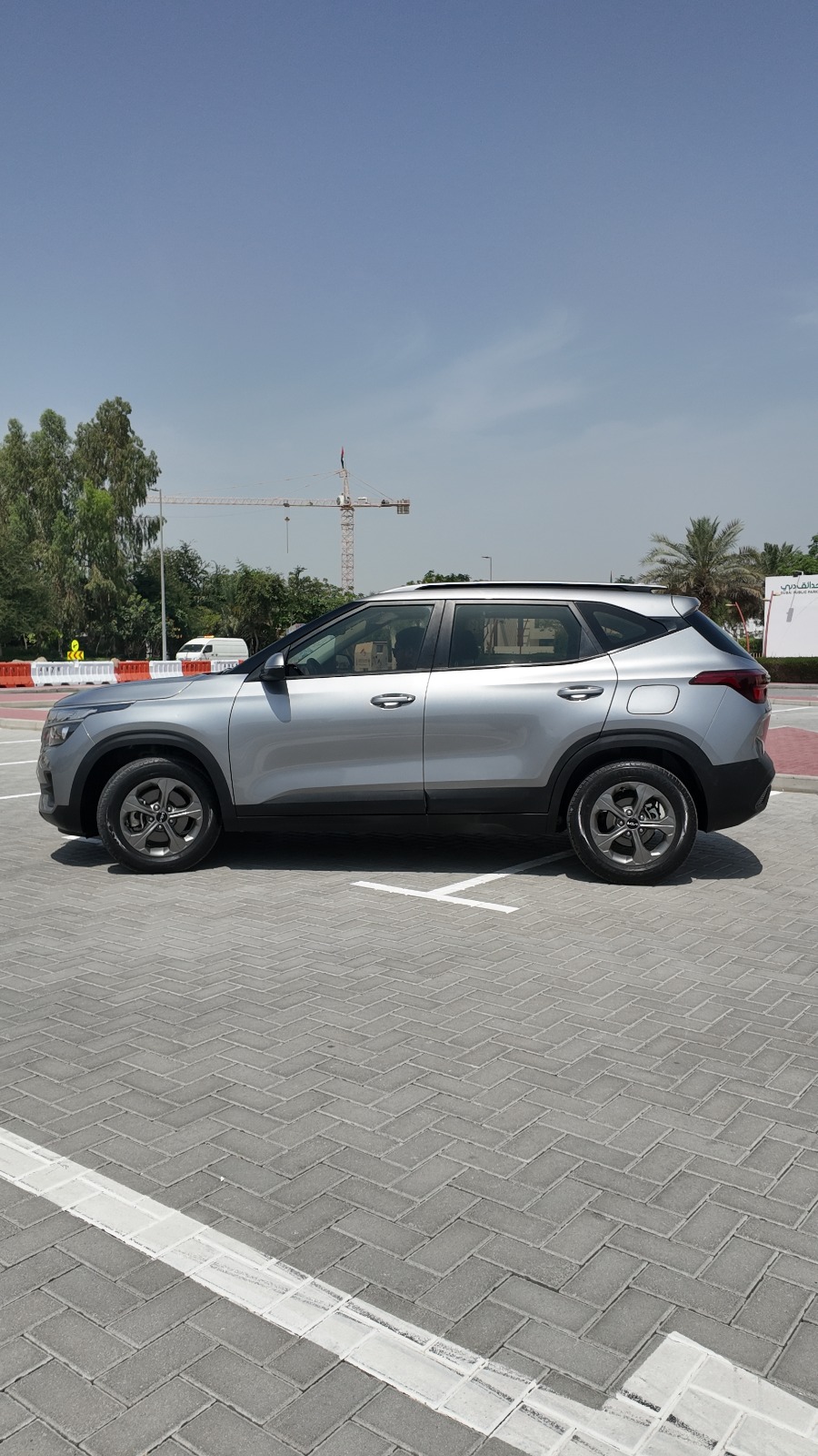 
								2023 Kia Seltos 1.6l Grey full									