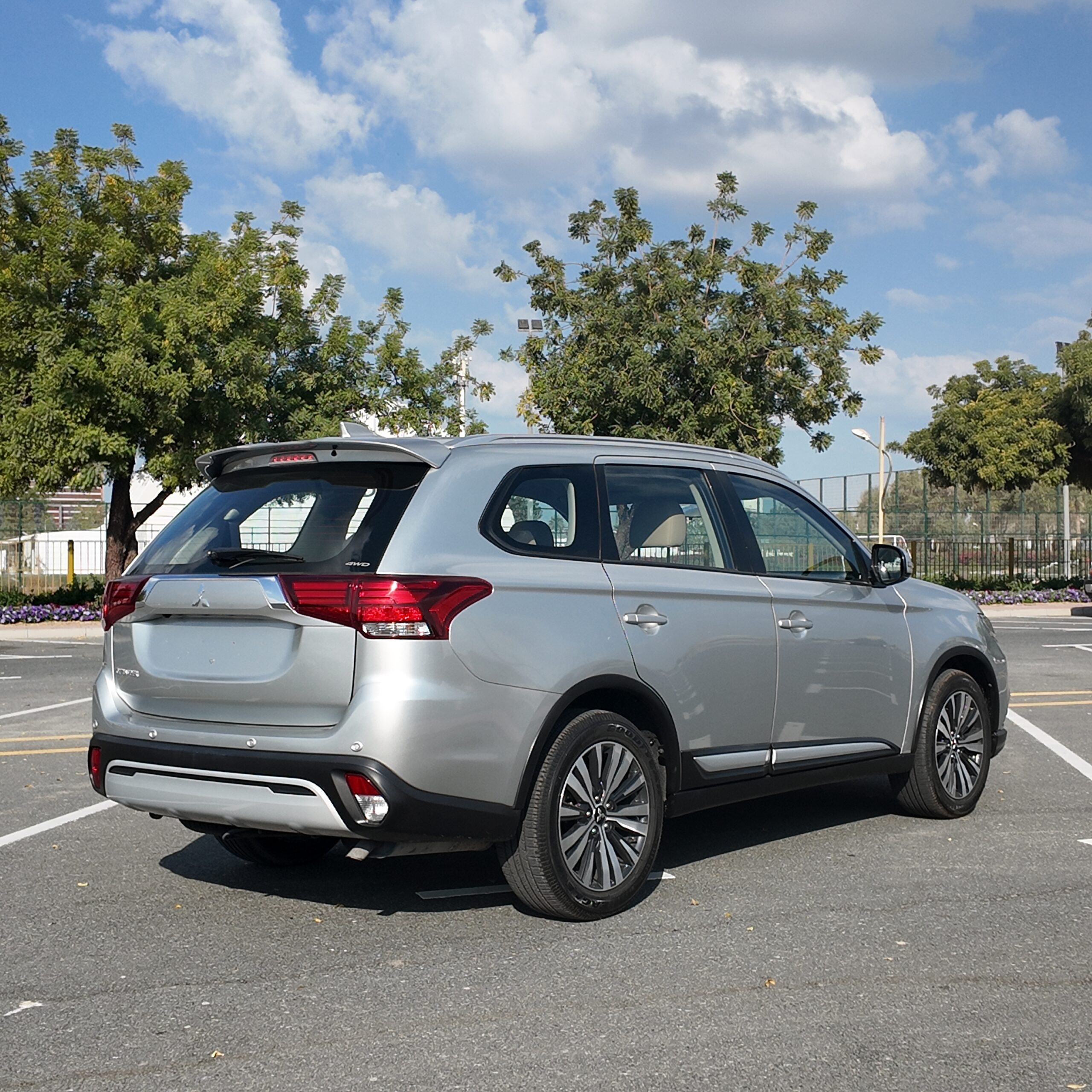 
								2023 Mitsubishi Outlander GLS 4×4 2.5L full									