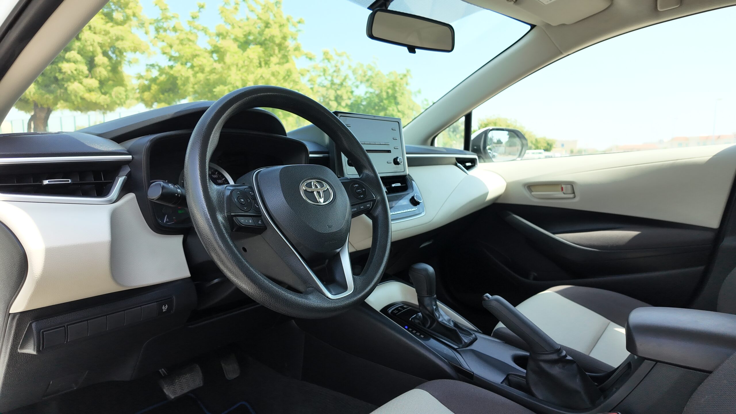 
								2020 Toyota Corolla HYBRID full									