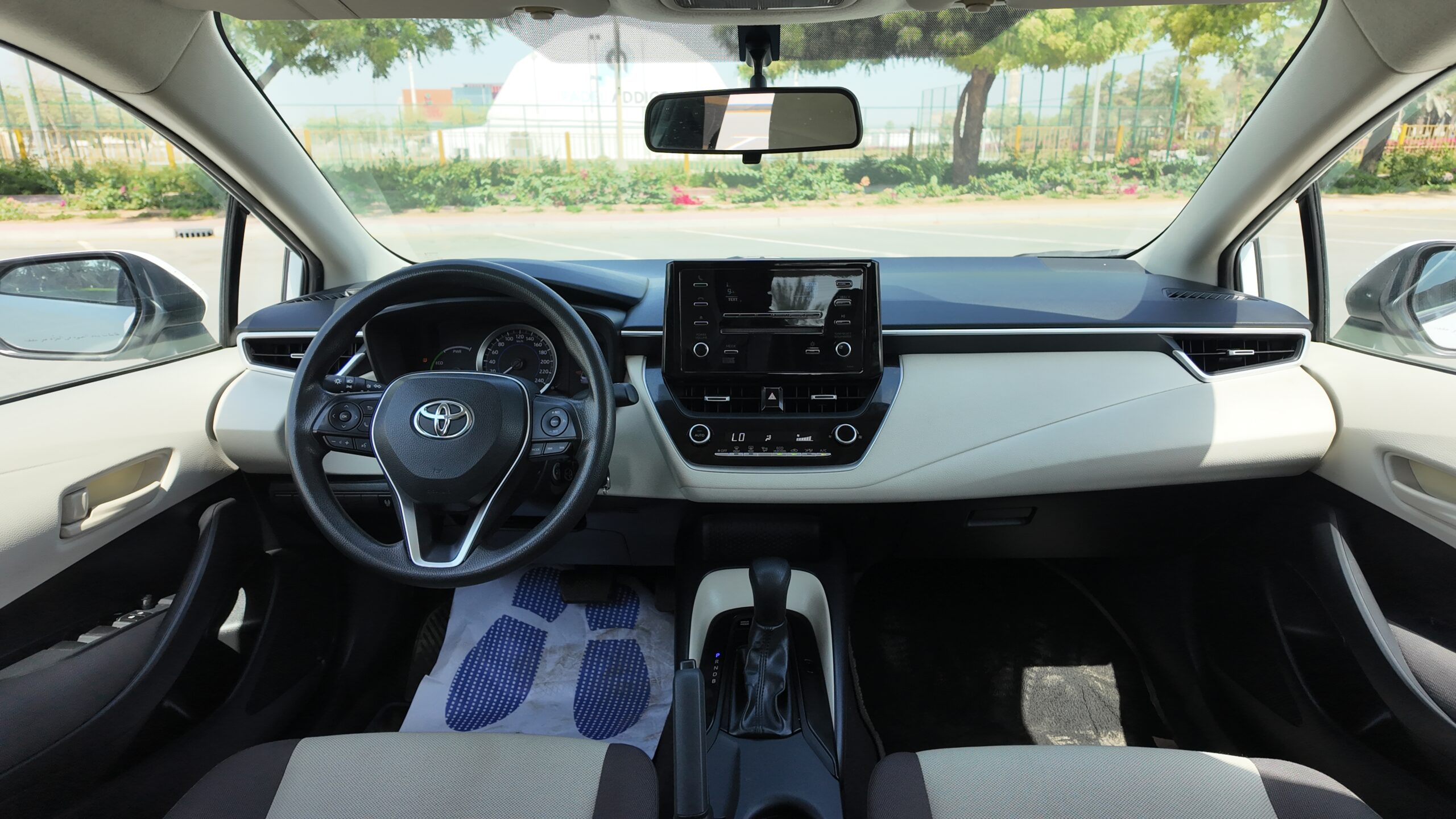 
								2020 Toyota Corolla HYBRID full									