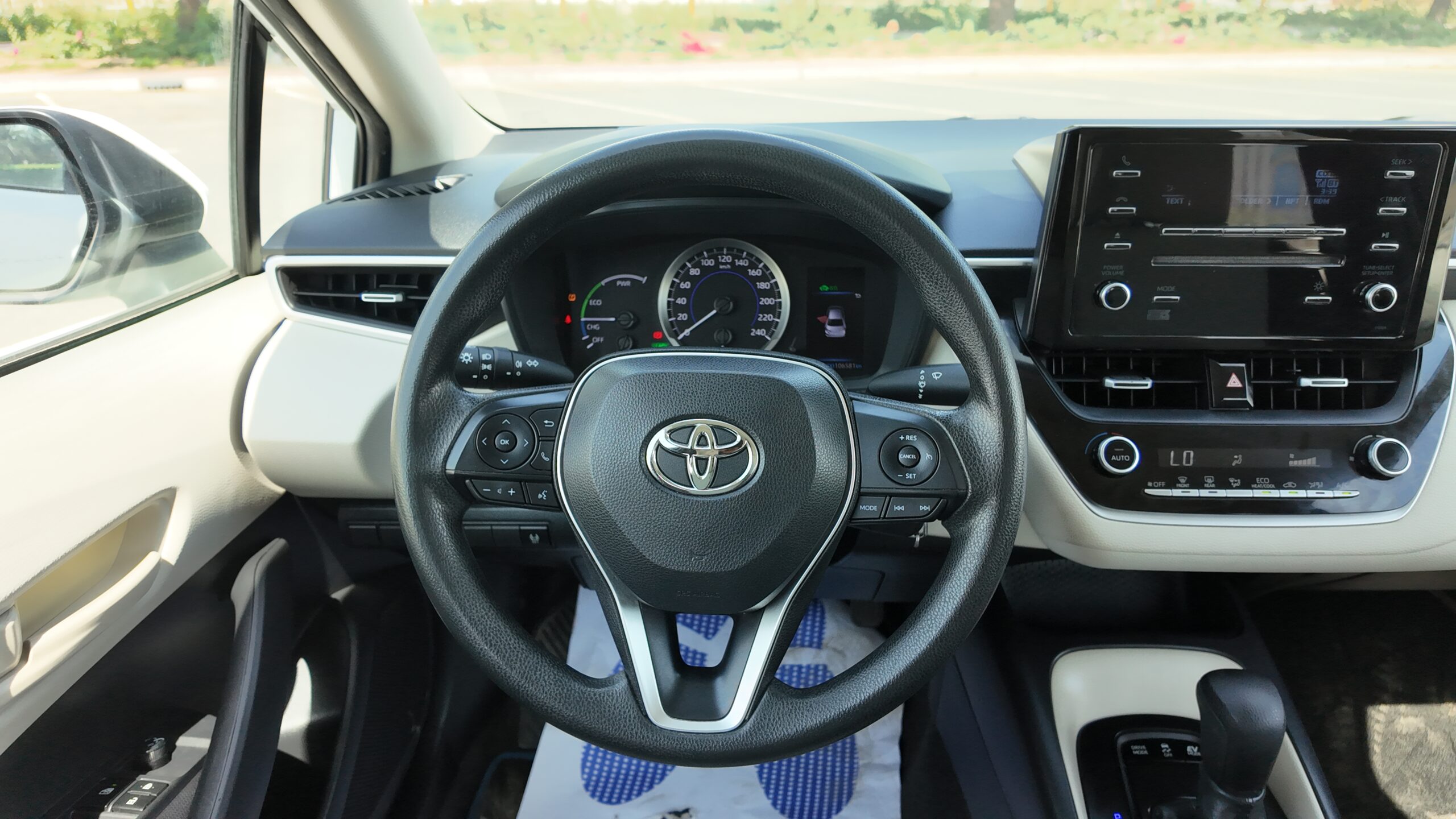 
								2020 Toyota Corolla HYBRID full									