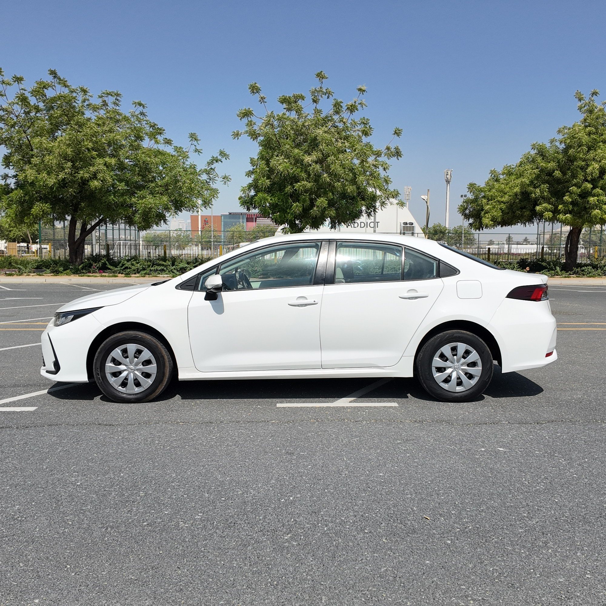 
								2020 Toyota Corolla HYBRID full									