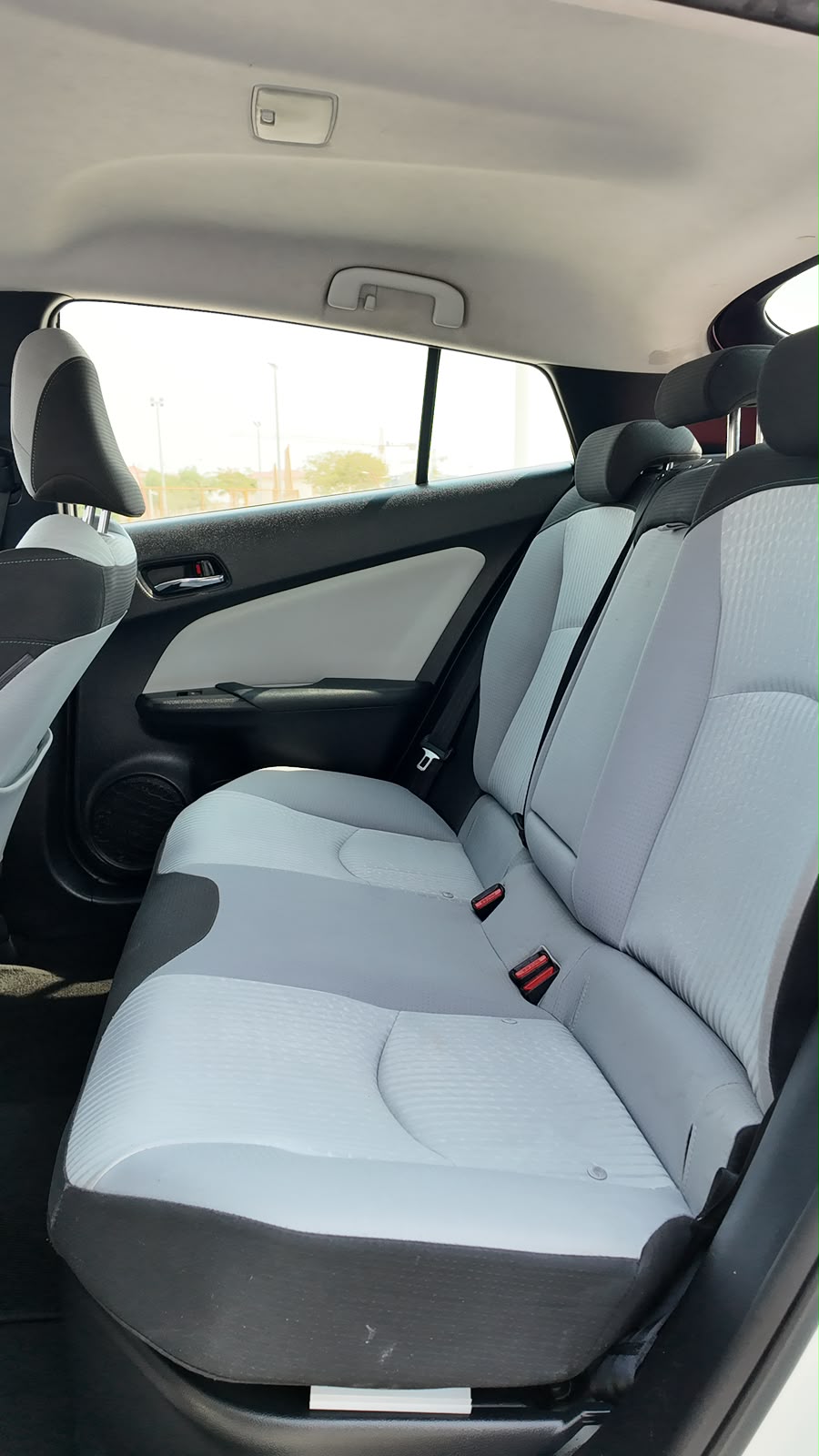 
								2017 Toyota Prius HYBRID full									