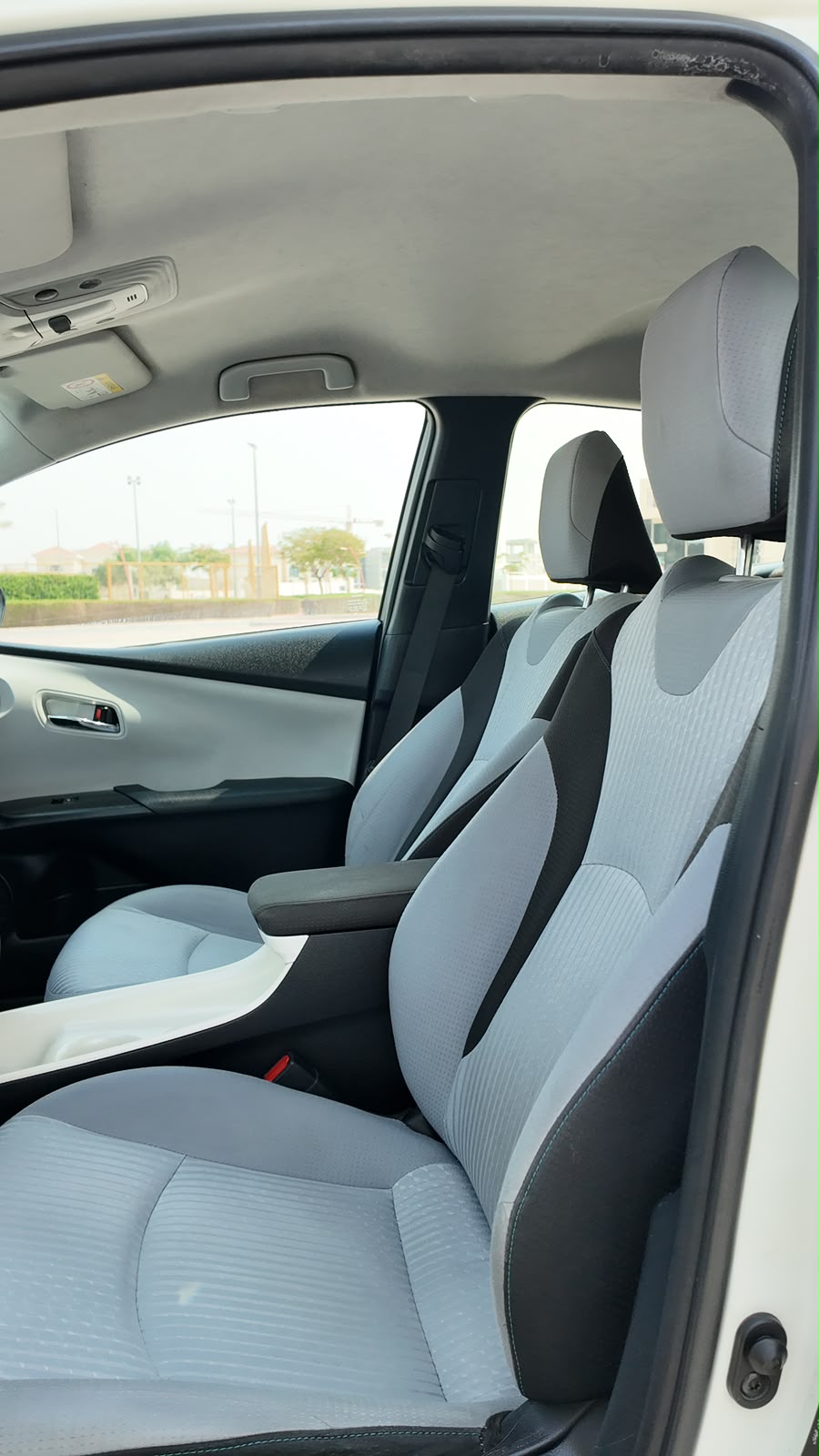 
								2017 Toyota Prius HYBRID full									
