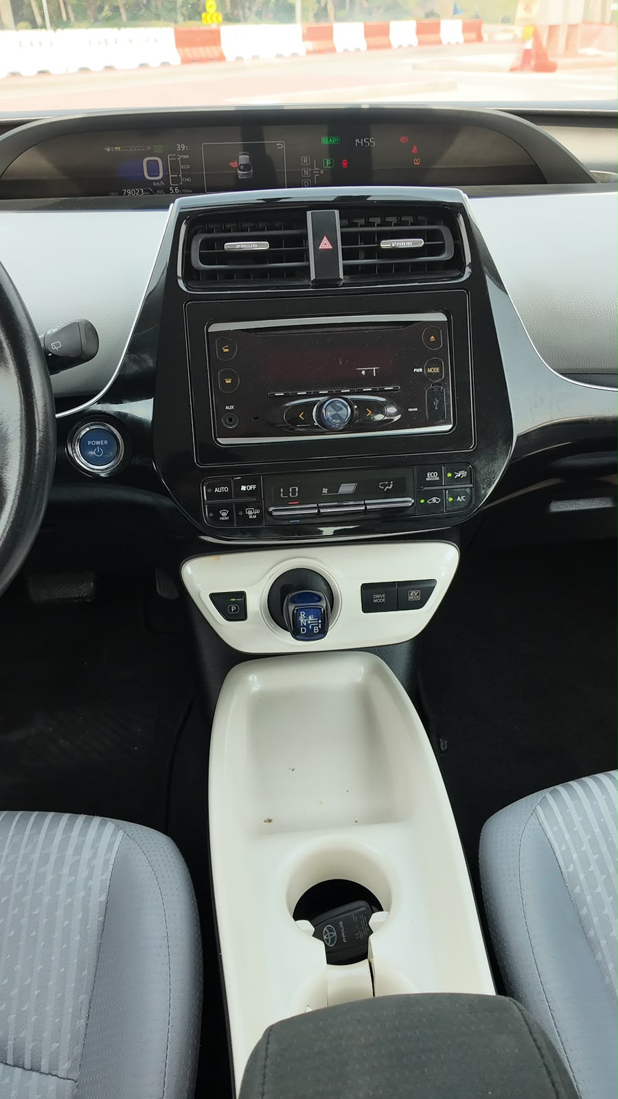 
								2017 Toyota Prius HYBRID full									