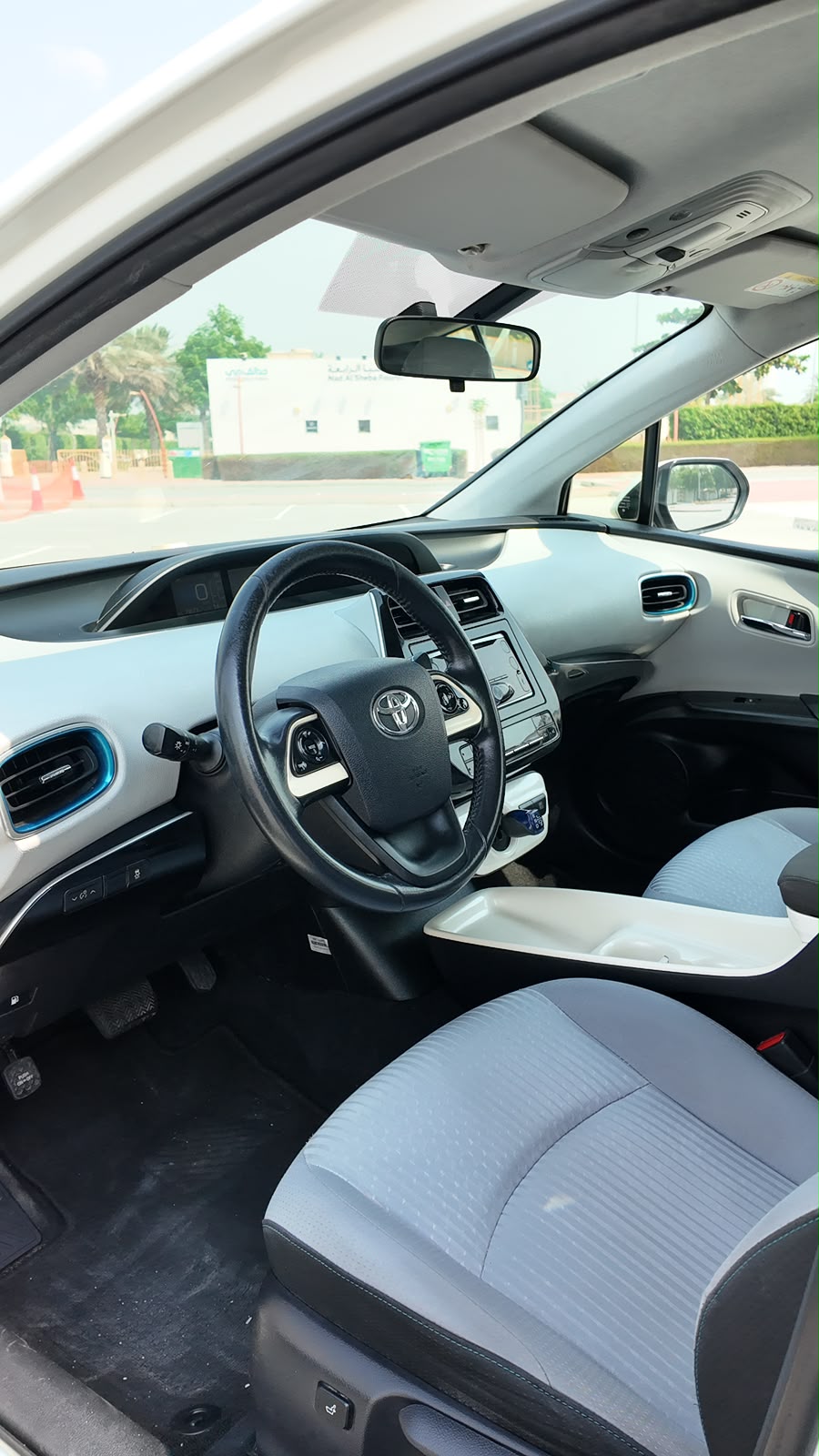 
								2017 Toyota Prius HYBRID full									