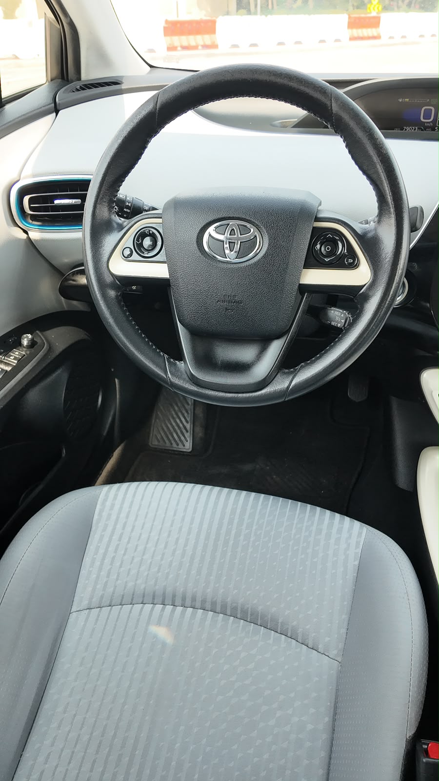 
								2017 Toyota Prius HYBRID full									