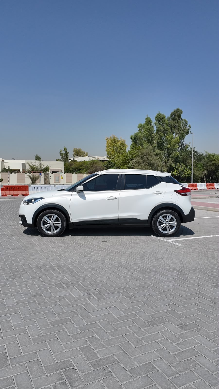 
								2020 Nissan Kicks full									
