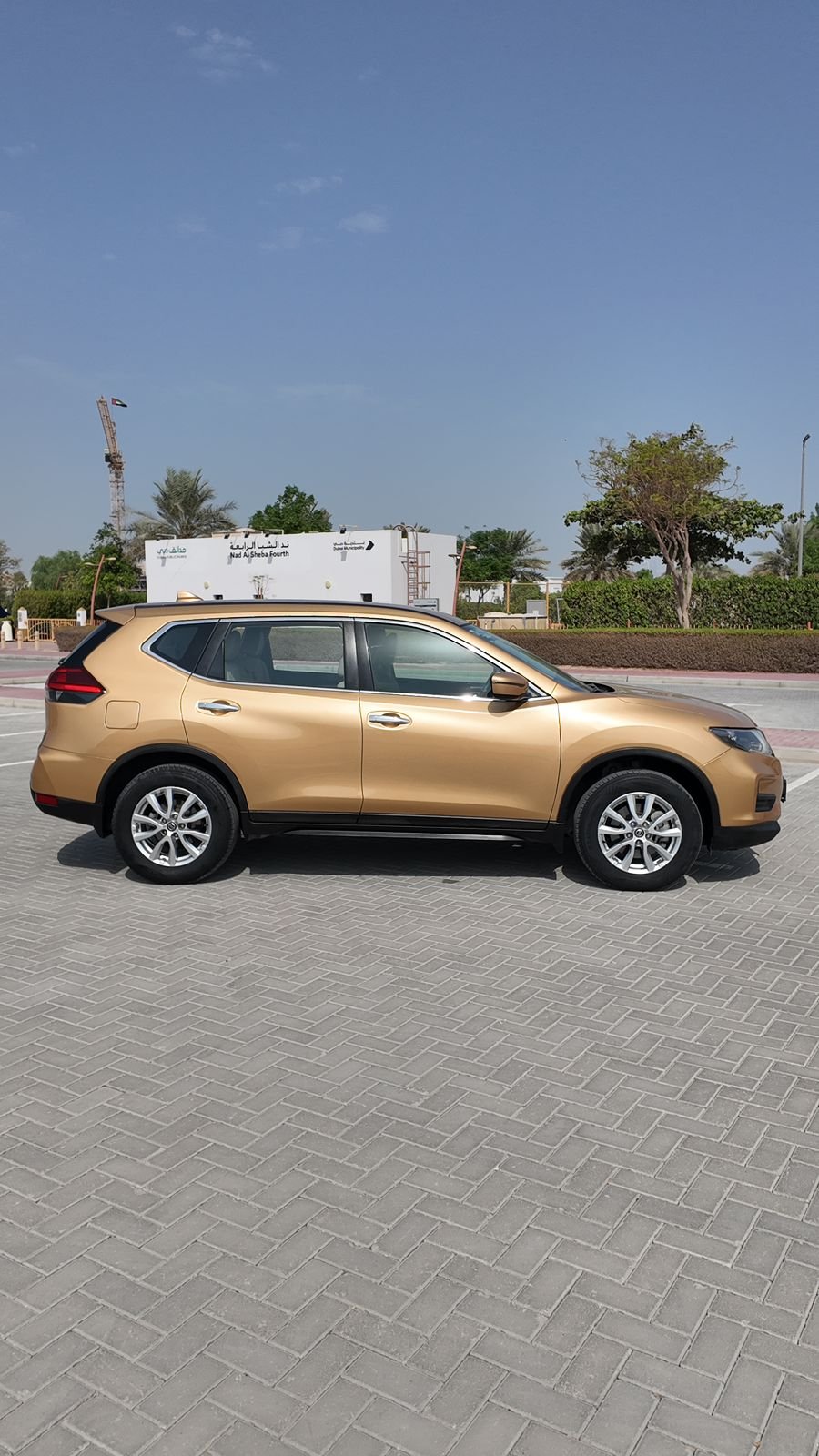 
								2020 Nissan X-tail full									